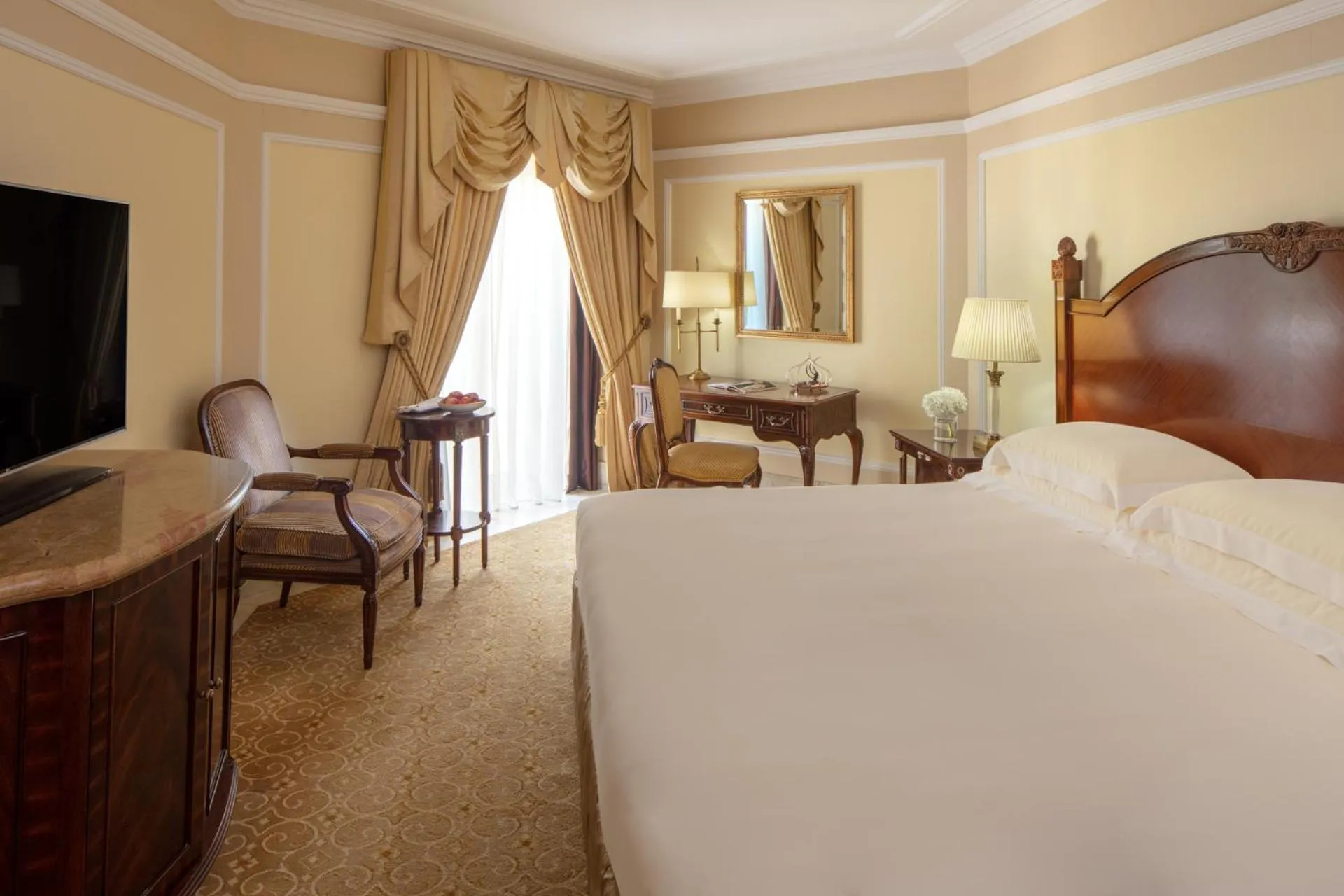 Bedroom, Bed in The Regency Hotel Kuwait