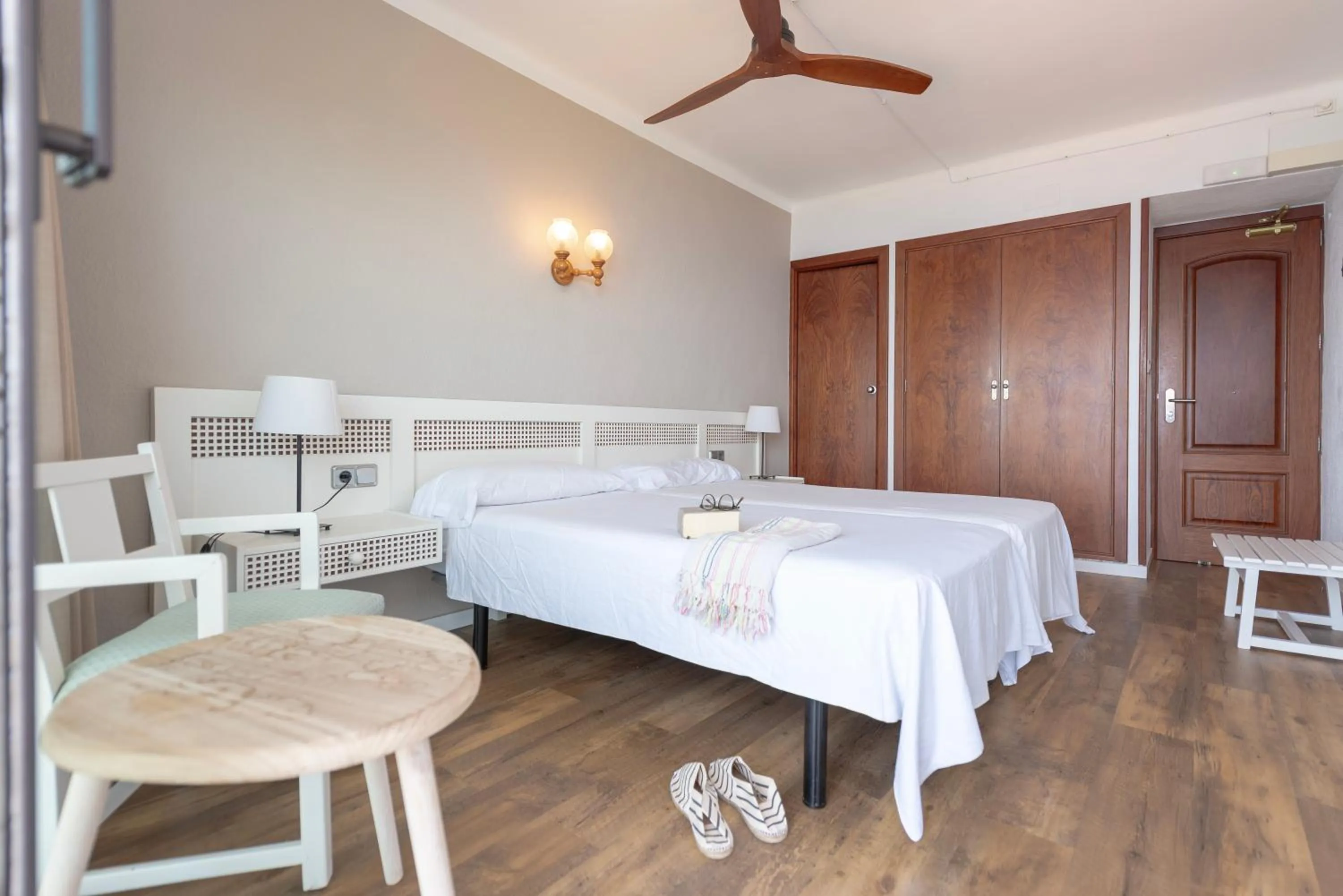 Photo of the whole room, Bed in Hostal Sa Baronia