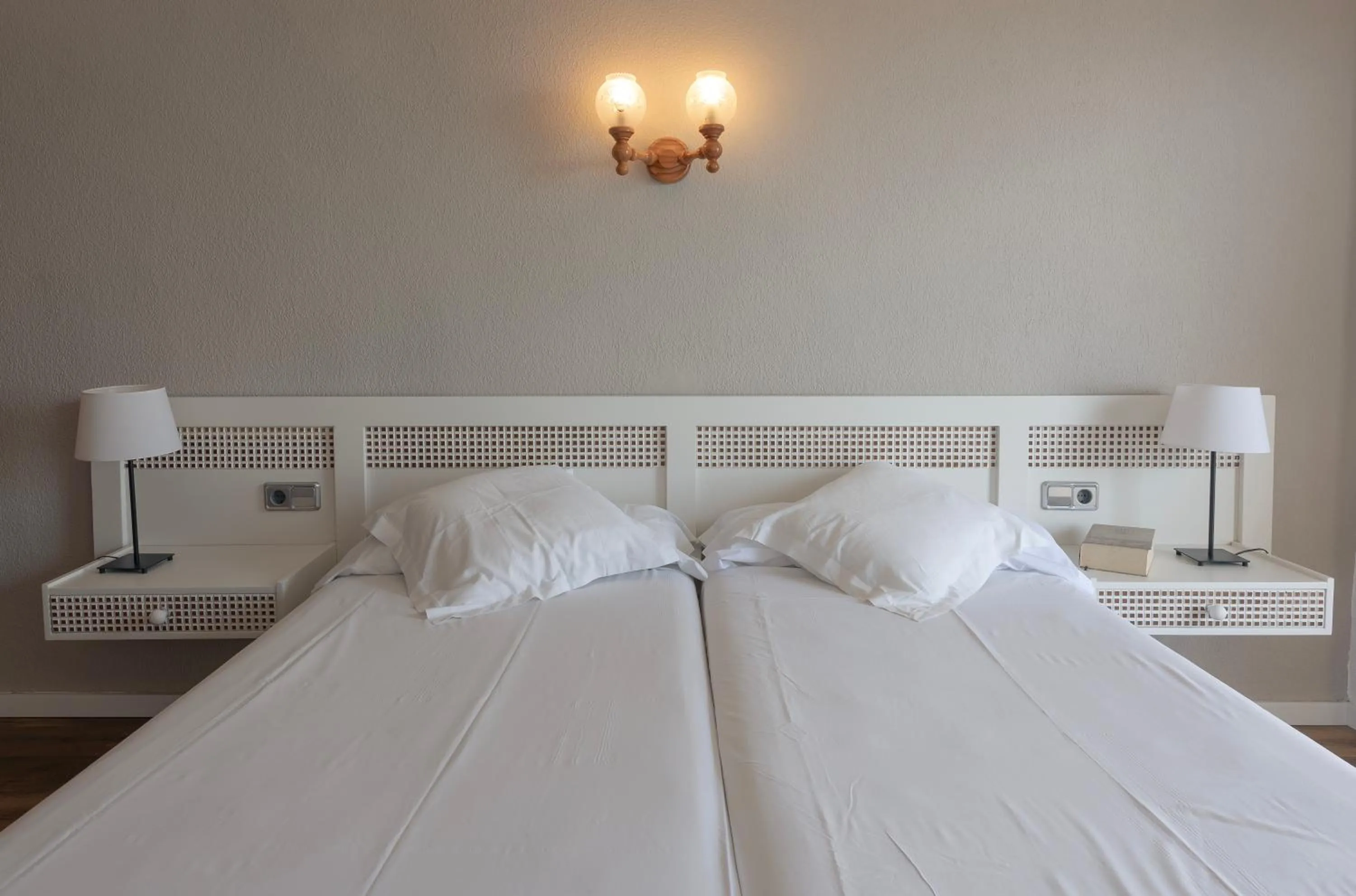 Bedroom, Bed in Hostal Sa Baronia