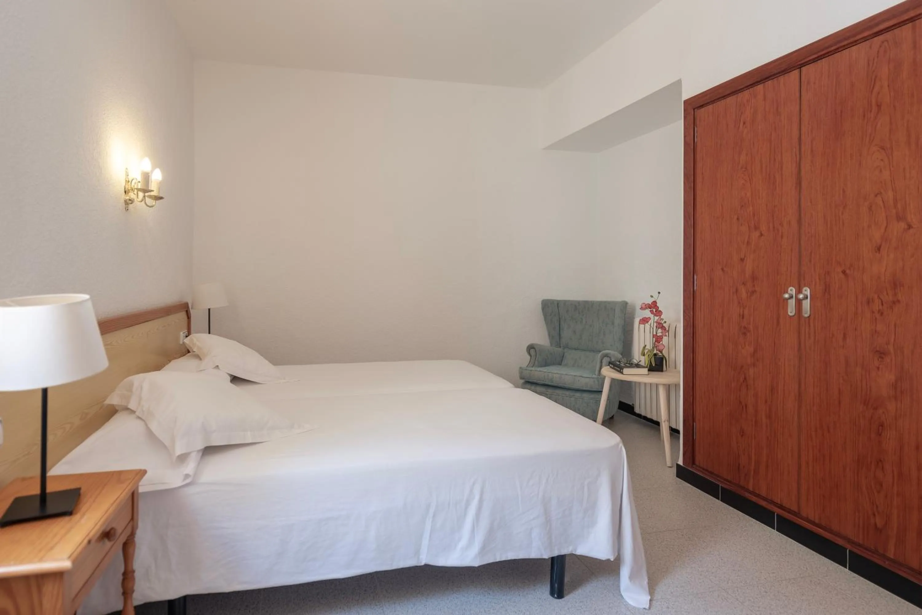 Photo of the whole room, Bed in Hostal Sa Baronia