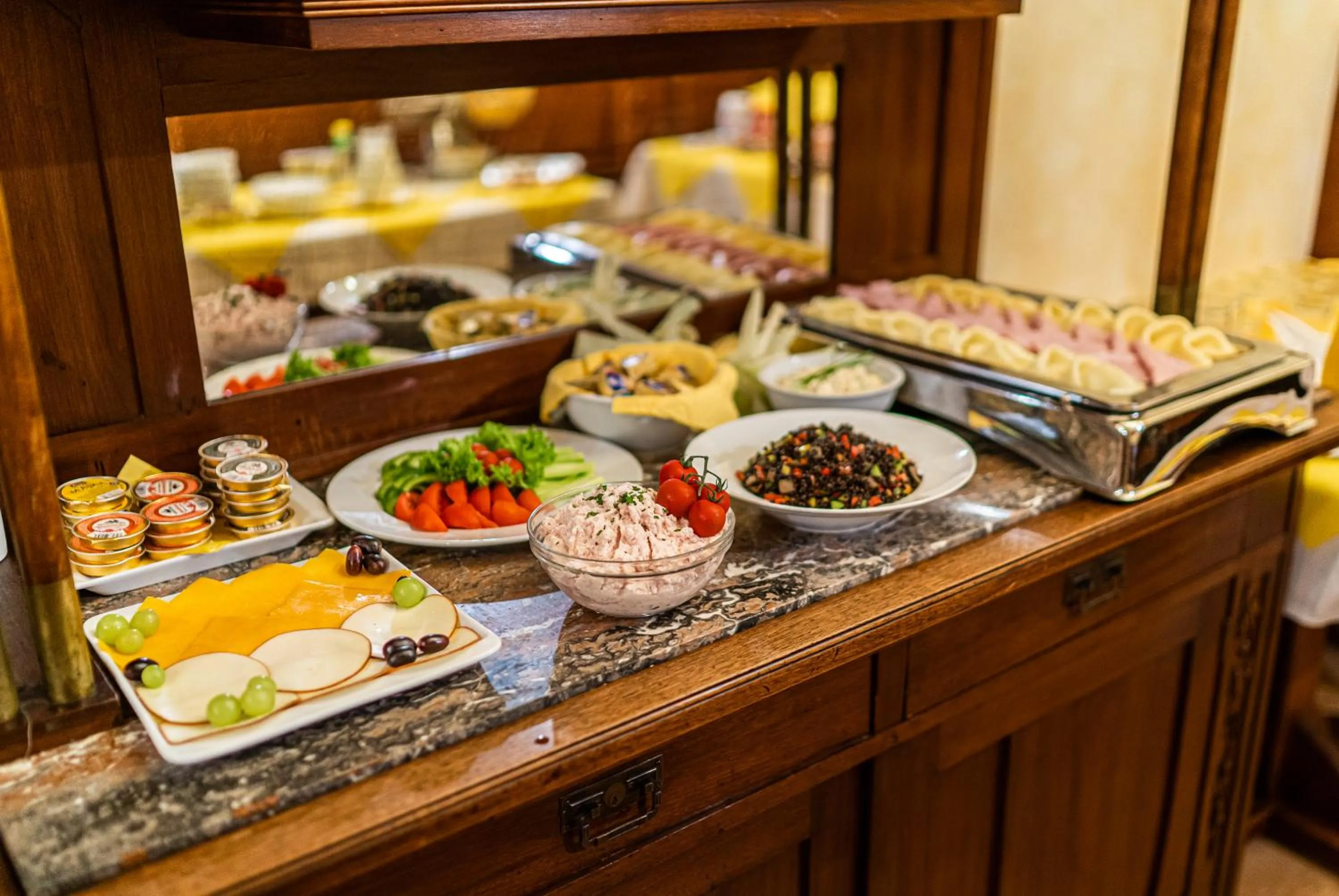 Buffet breakfast in Hotel Dar