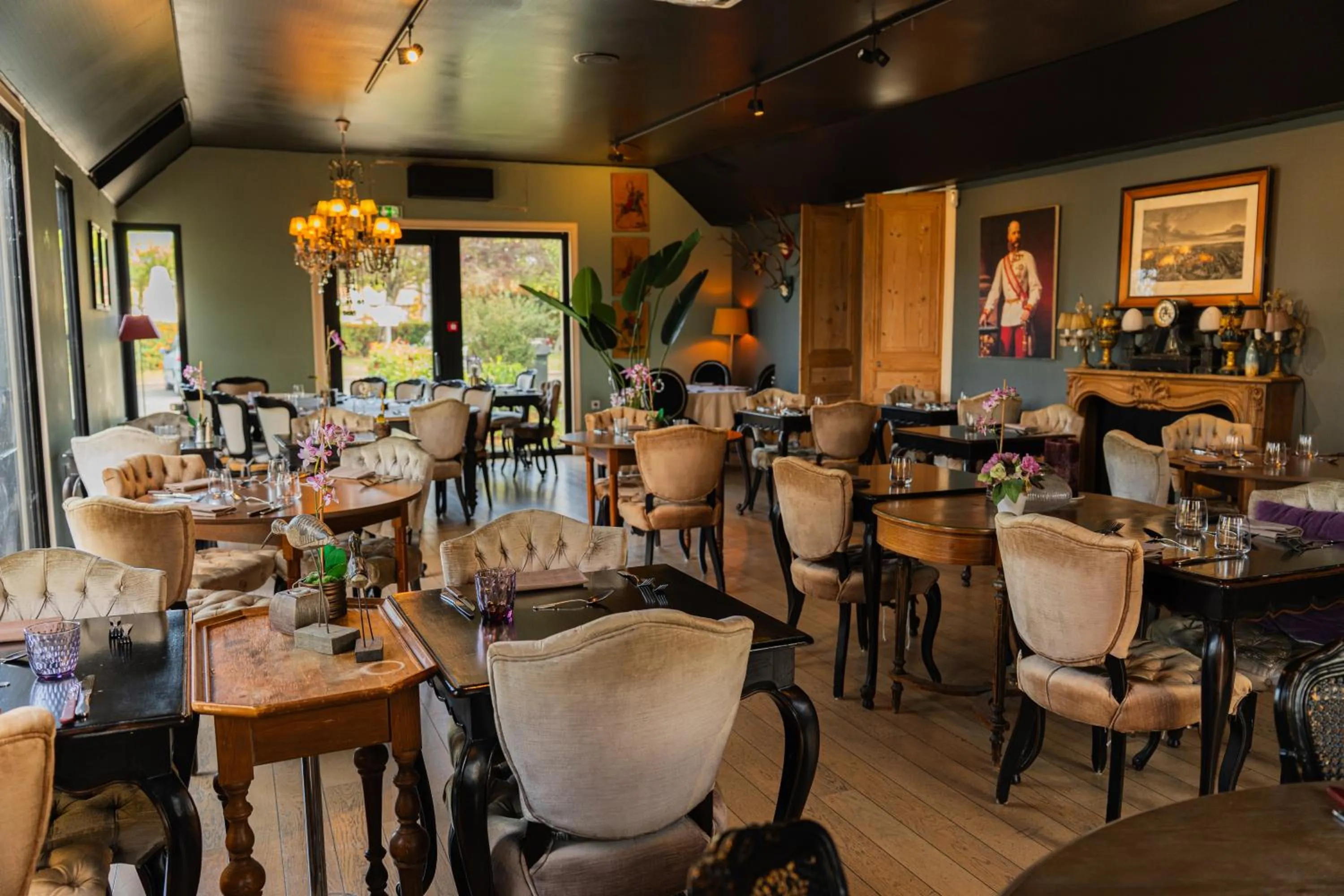 Restaurant/places to eat in Hôtel Le Mercator