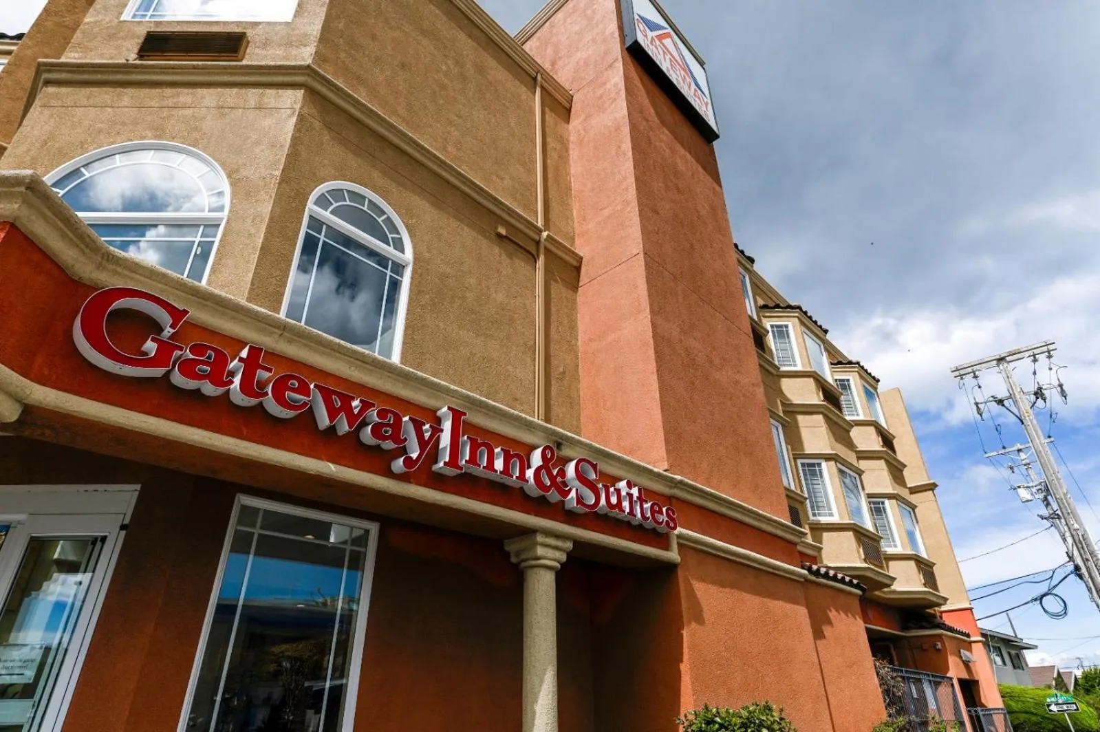 Property building in Gateway Inn and Suites San Francisco SFO Airport