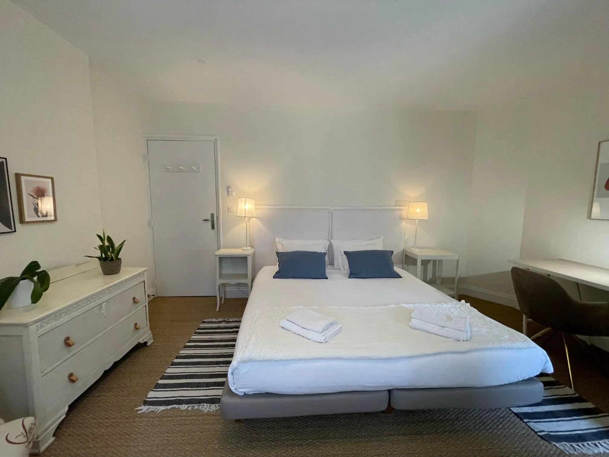 Photo of the whole room, Bed in Domaine de Bassilour