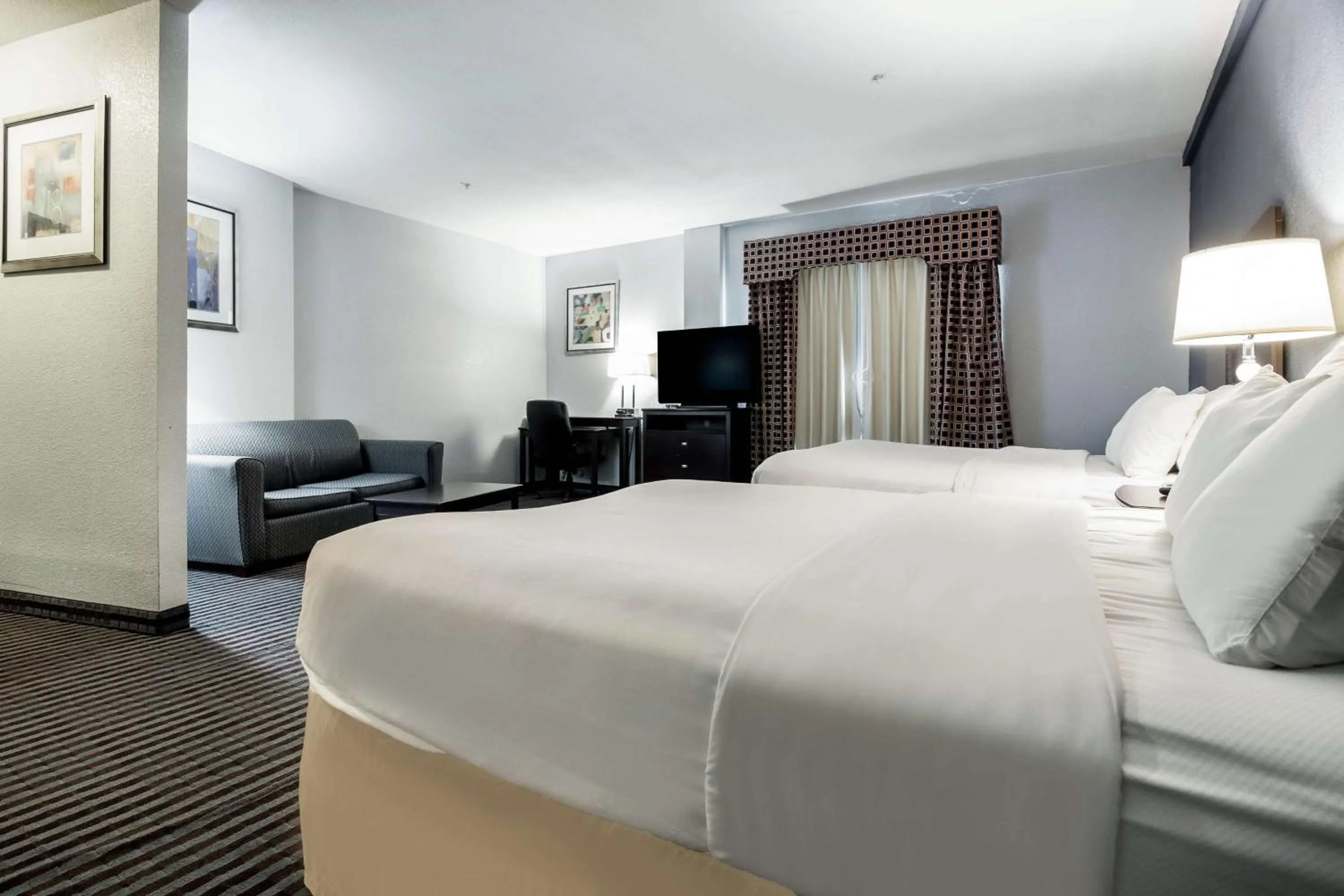 Photo of the whole room, Bed in Motel 6-Mineral Wells, TX