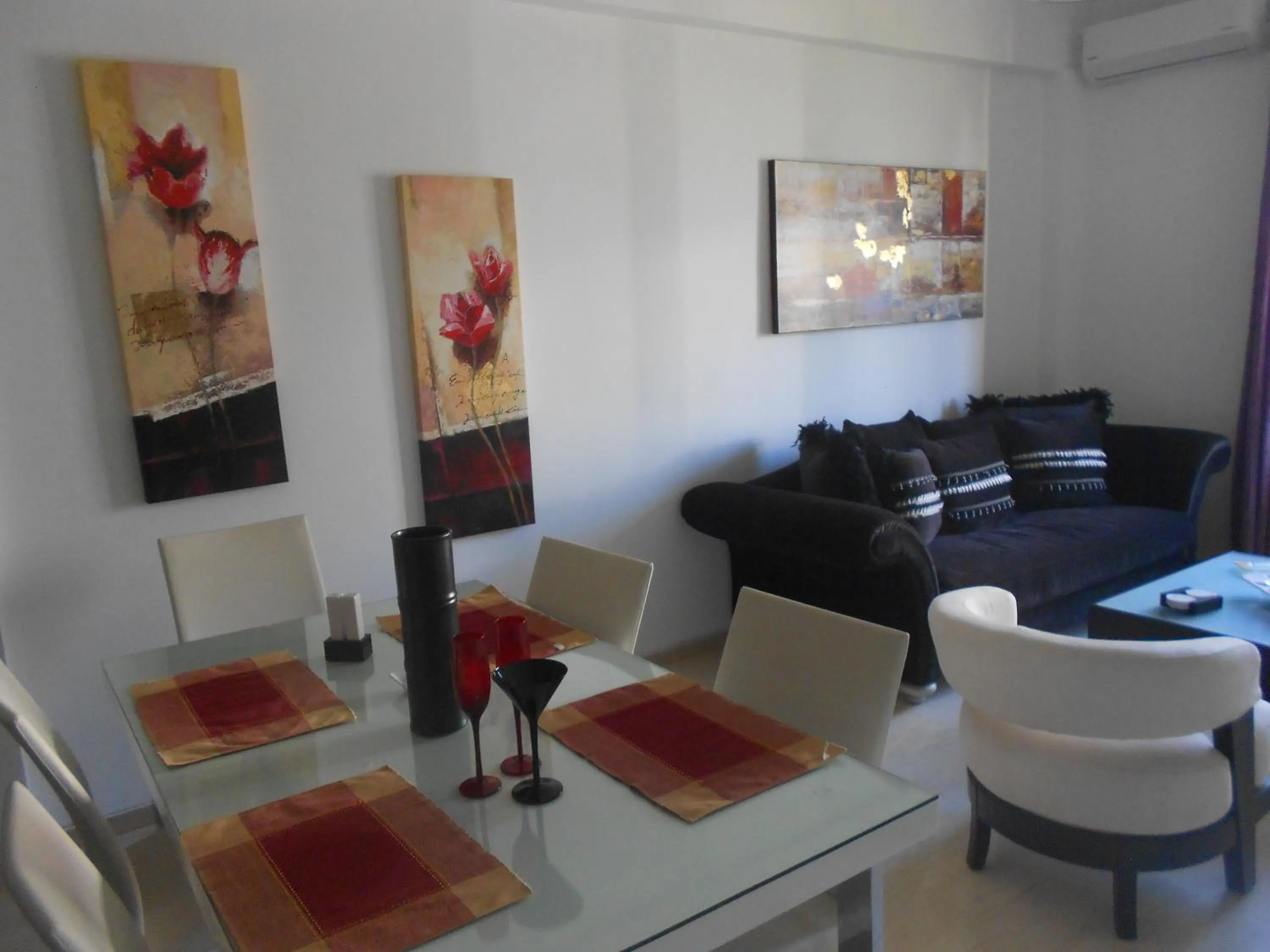 Living room in Paradise City