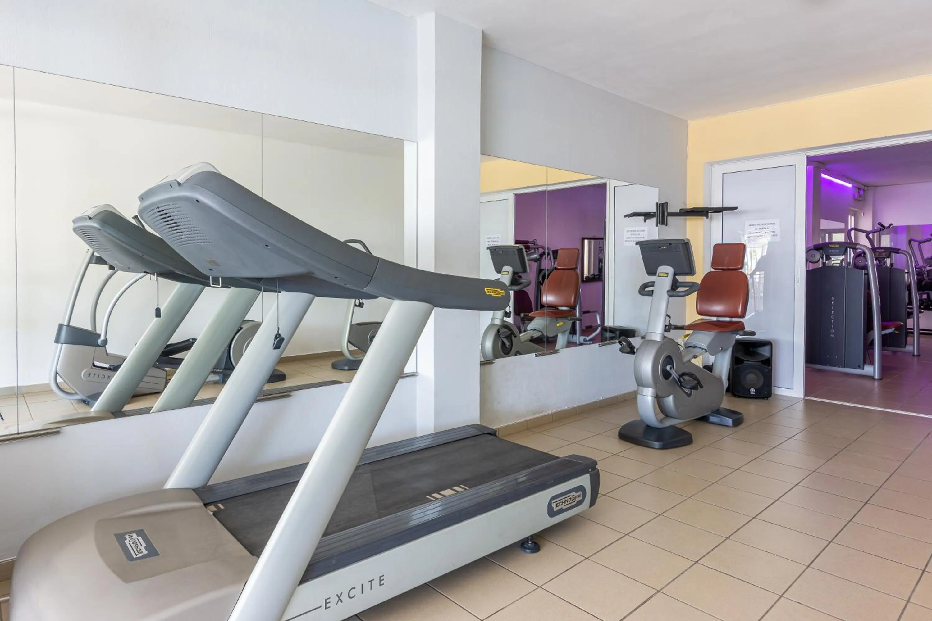 Fitness centre/facilities in Sunshine Village Hotel