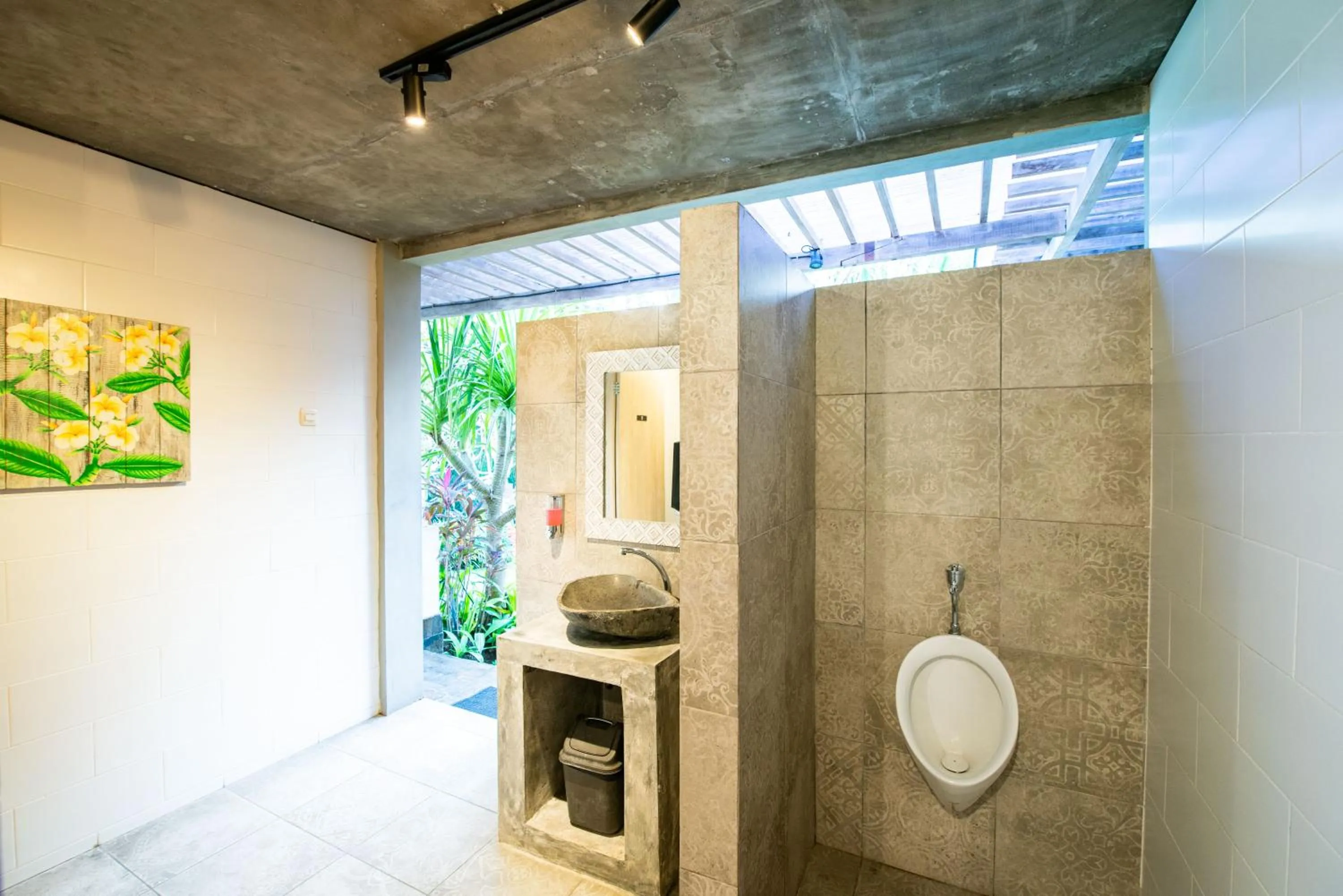 Shower in Ubud Tropical