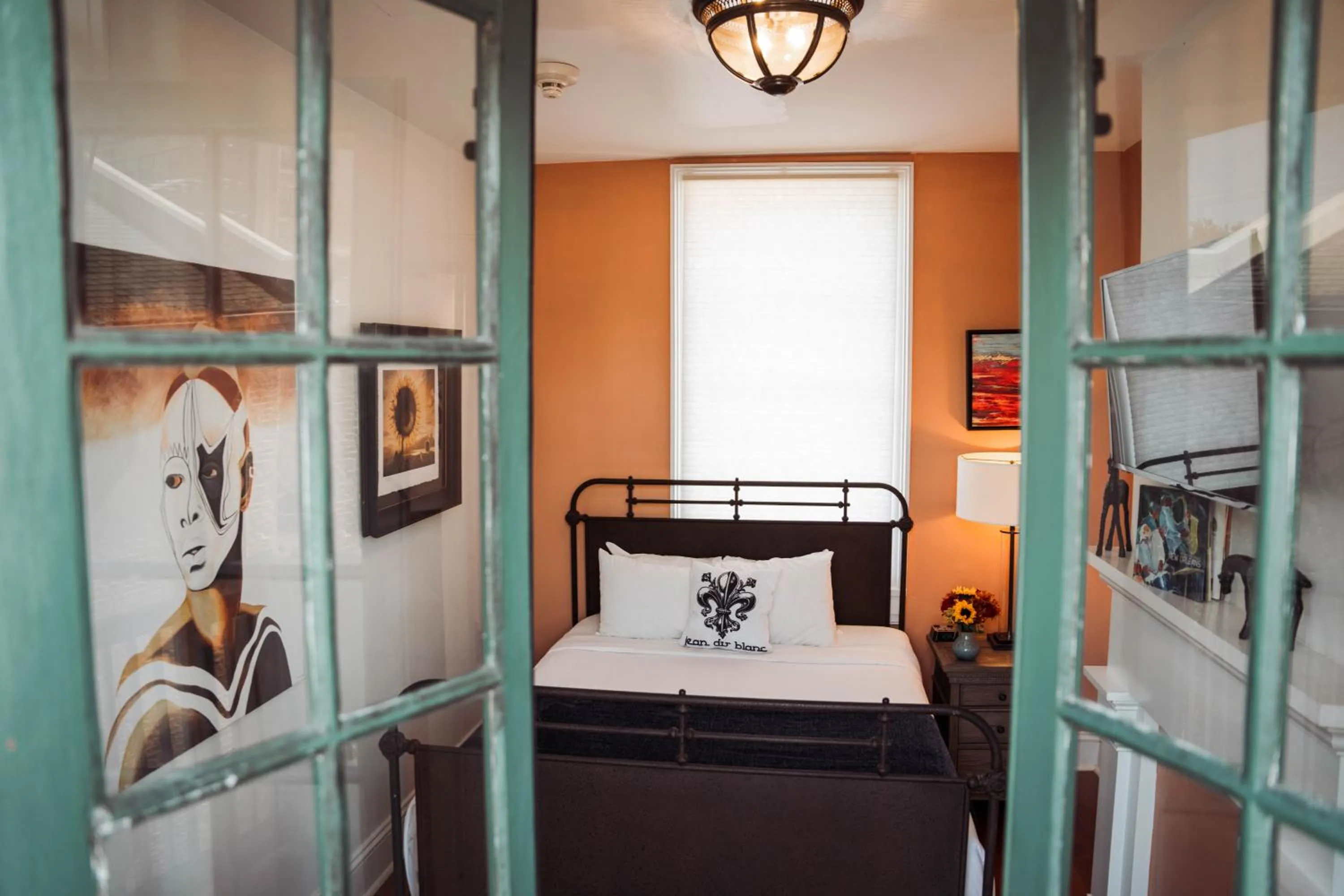 Bed in Royal Frenchmen Hotel and Bar