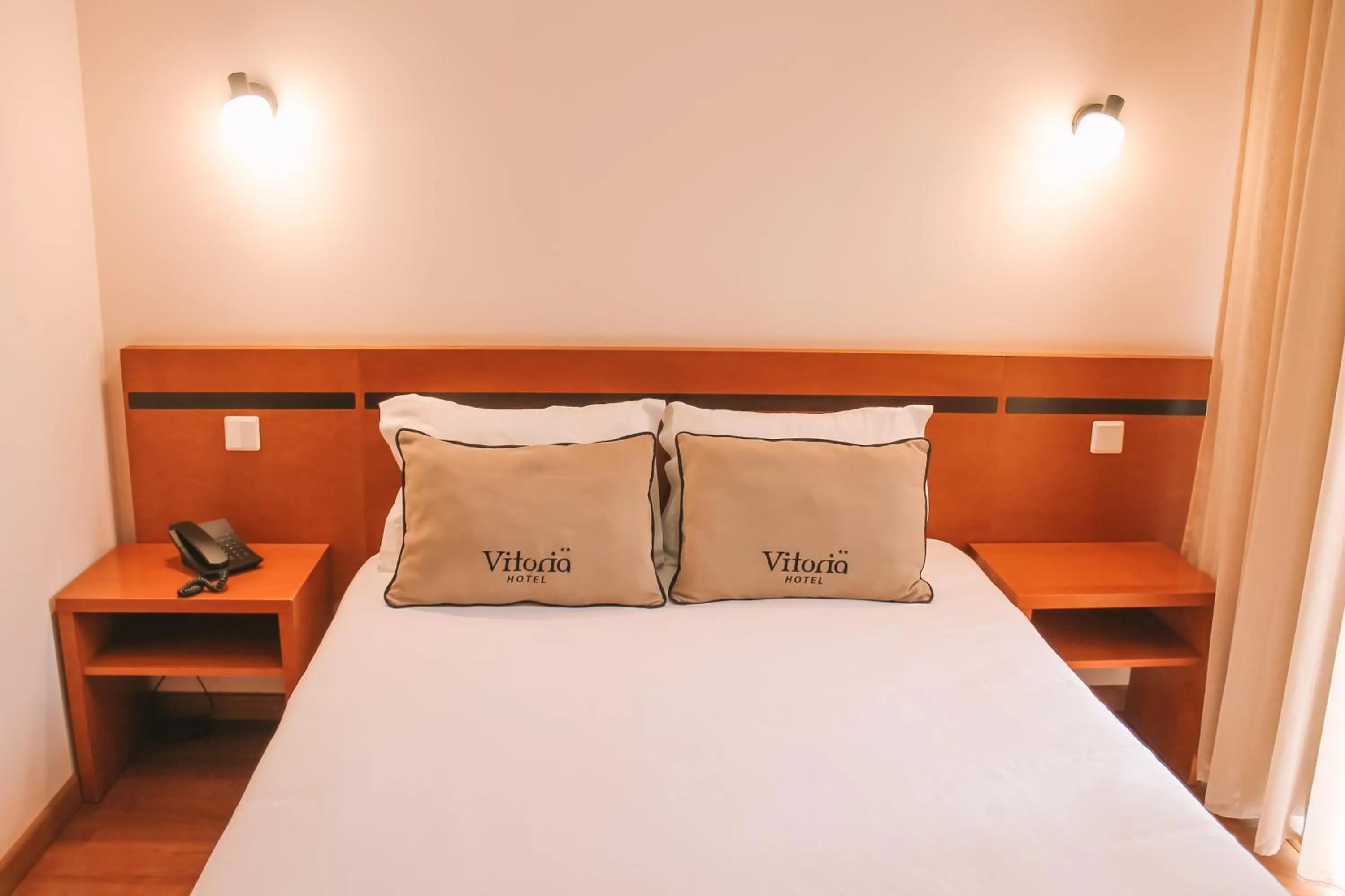 Bedroom, Bed in Vitoria Hotel