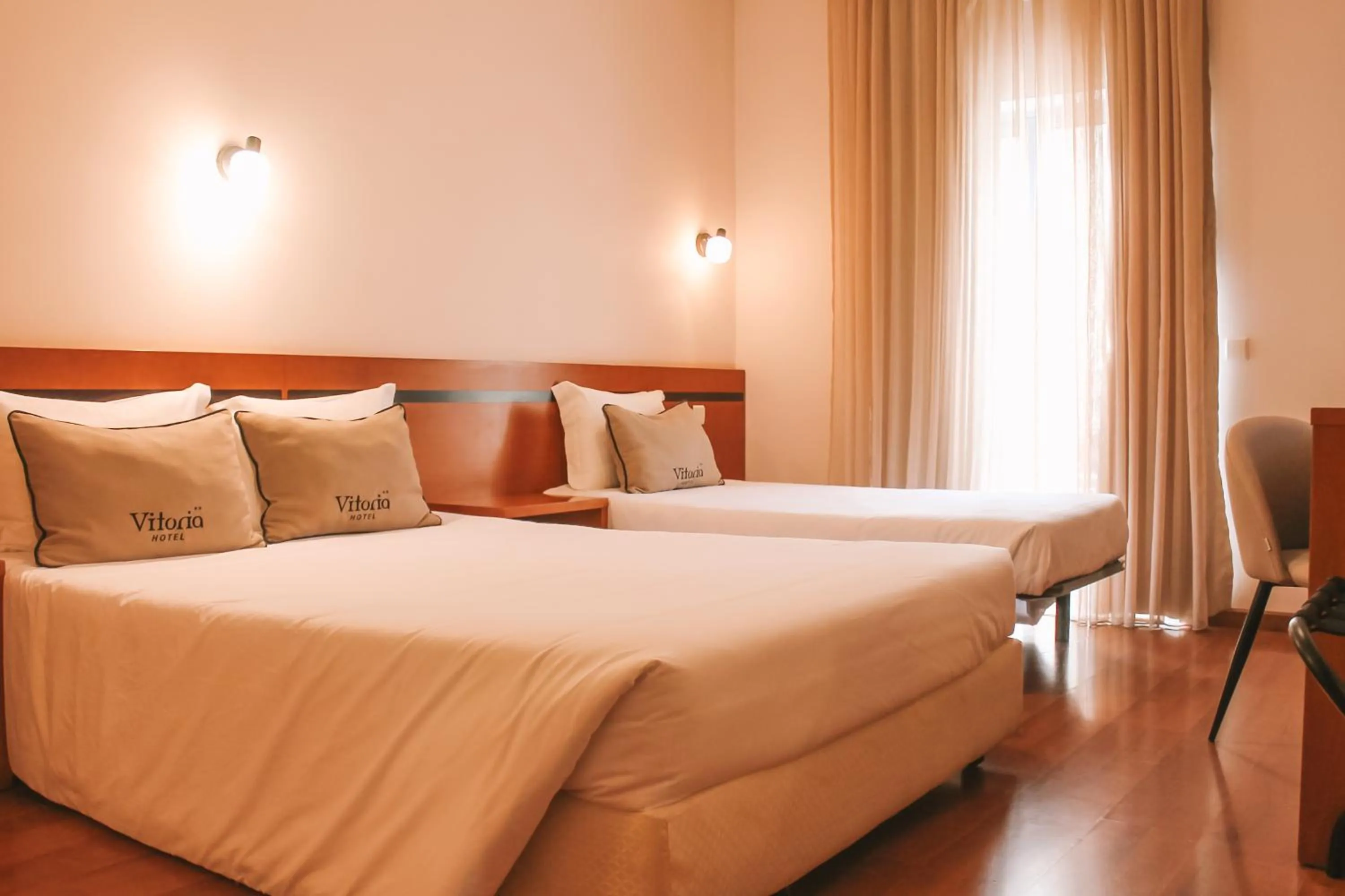 Bedroom, Bed in Vitoria Hotel