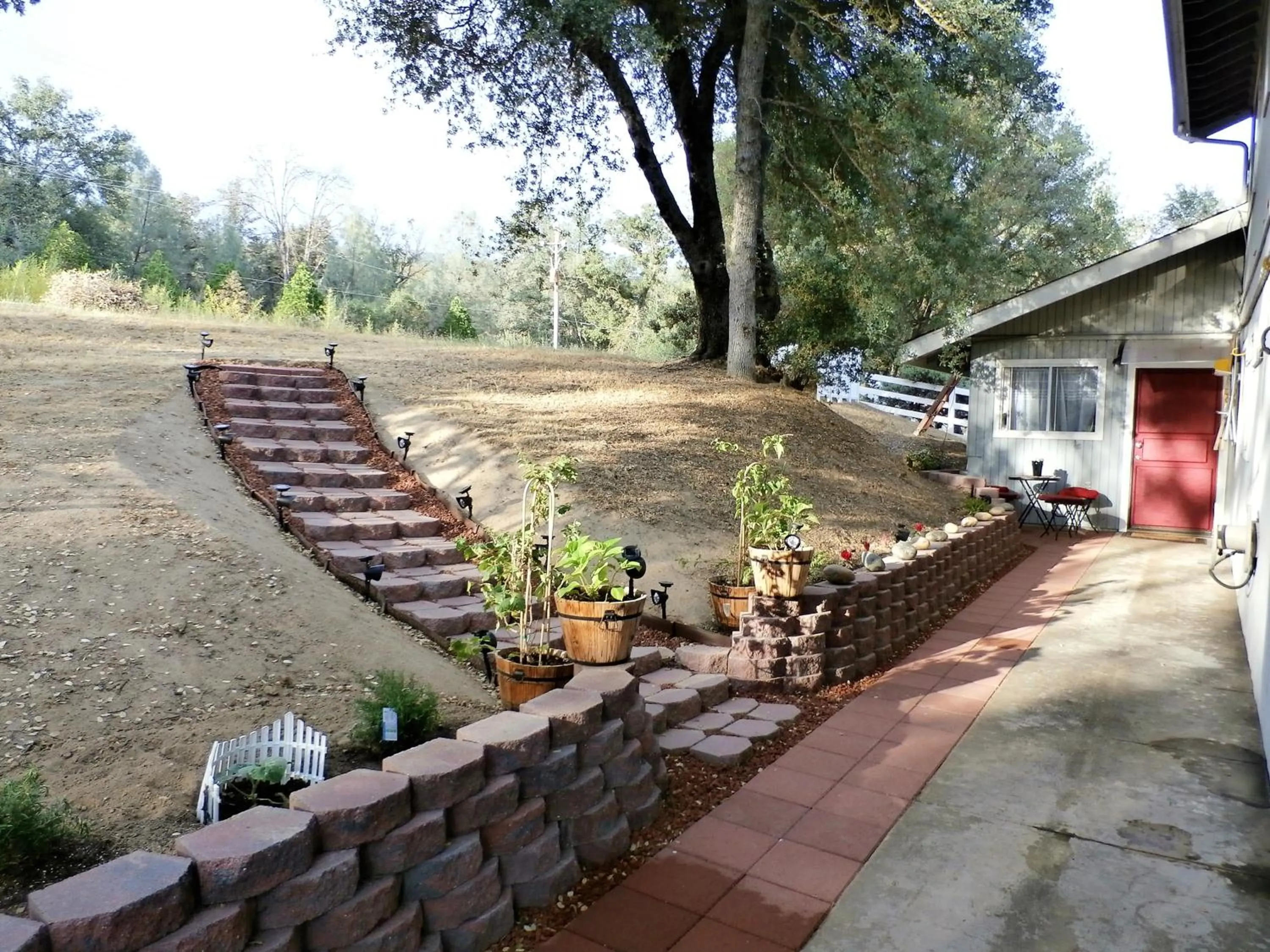 NEW CHARMING 2 BEDROOMS UNIT CLOSE TO EVERYTHING