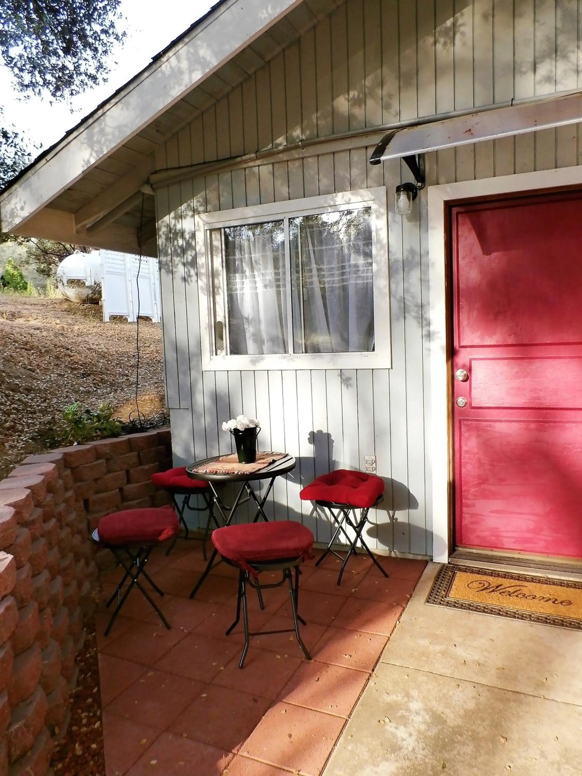 NEW CHARMING 2 BEDROOMS UNIT CLOSE TO EVERYTHING