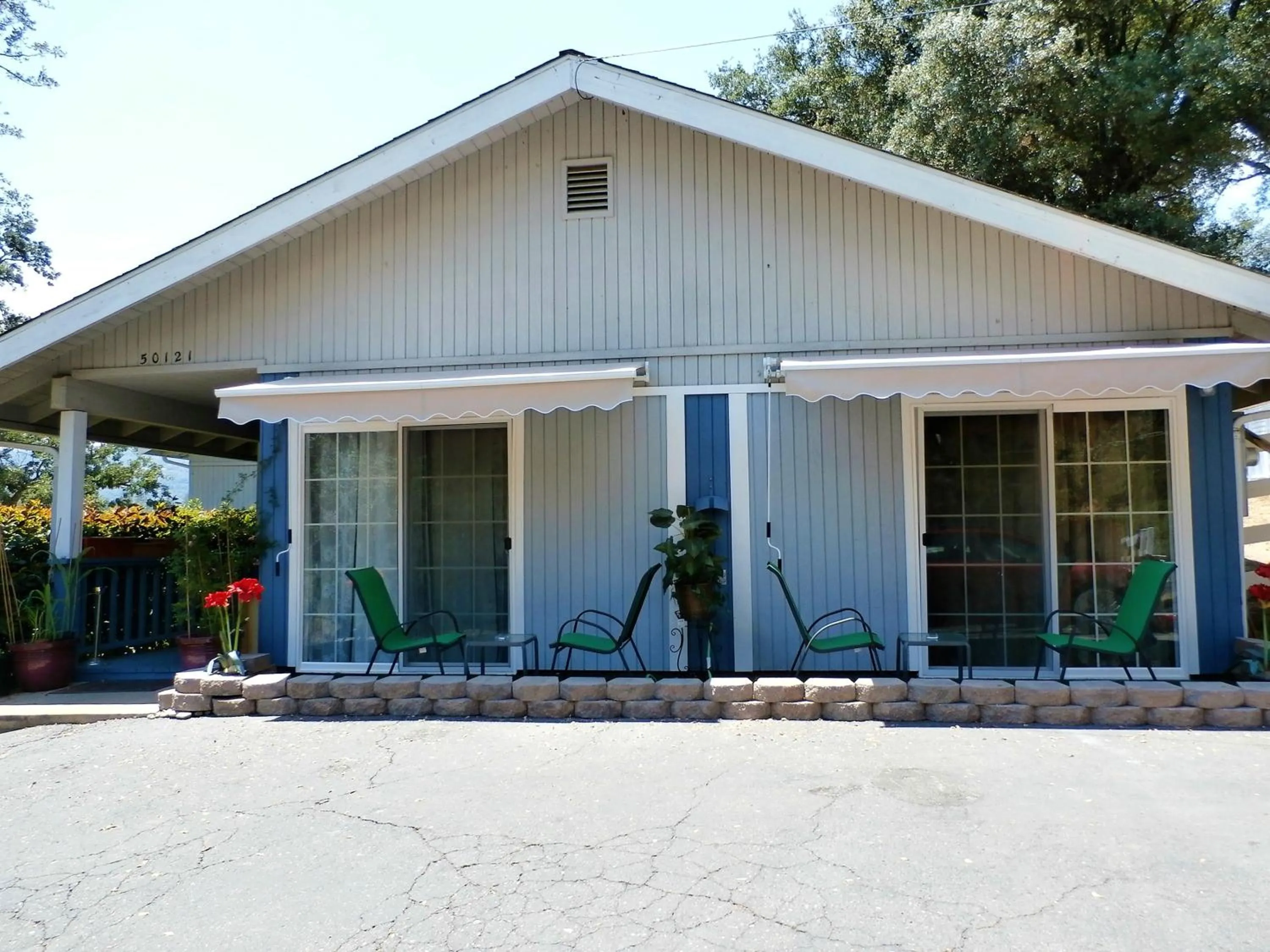 NEW CHARMING 2 BEDROOMS UNIT CLOSE TO EVERYTHING