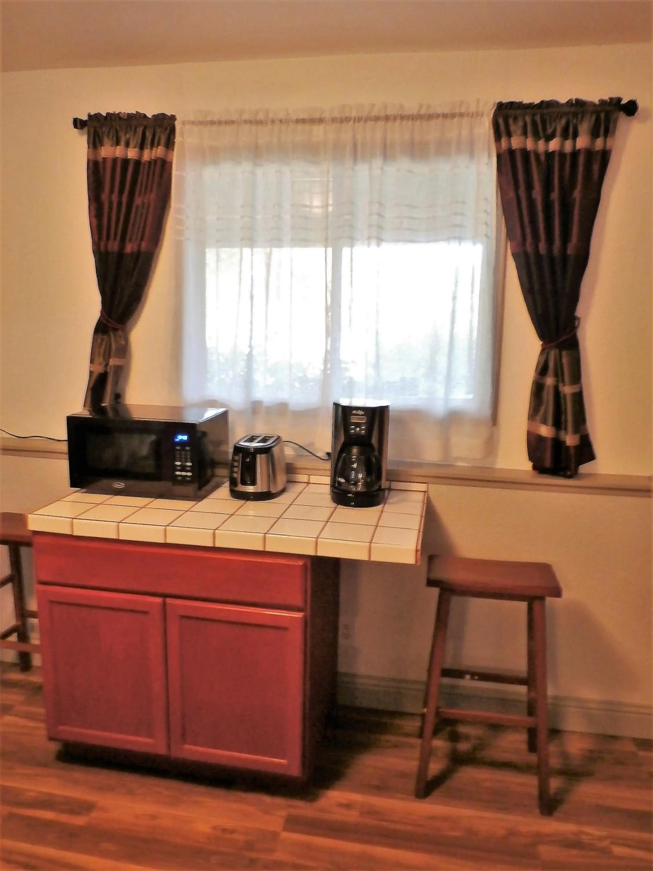 NEW CHARMING 2 BEDROOMS UNIT CLOSE TO EVERYTHING