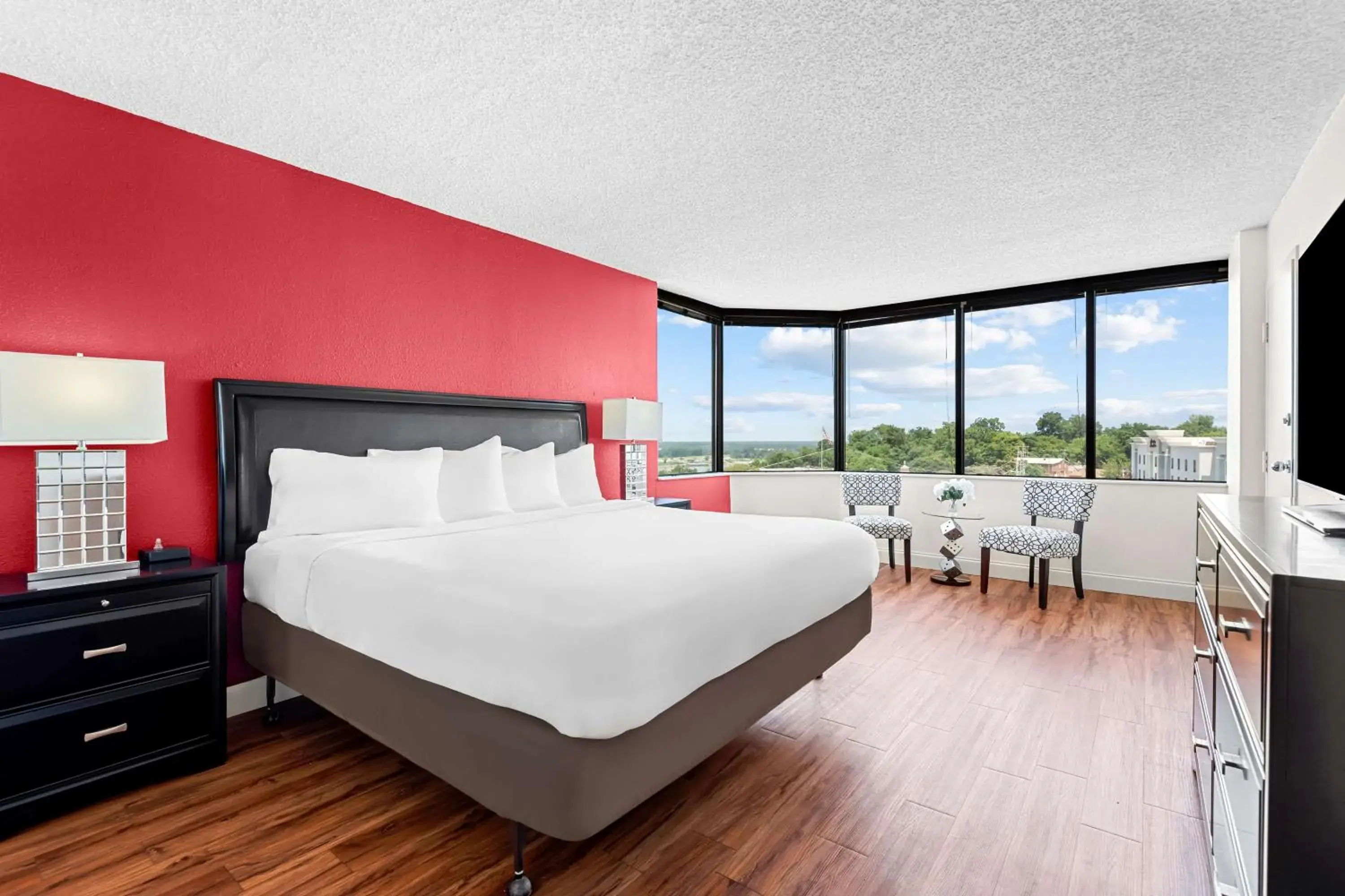 King Suite with Pool Table - Non-Smoking in Magnolia Bluffs, BW Signature Collection King Suite with Pool Table - Non-Smoking in Magnolia Bluffs, BW Signature Collection