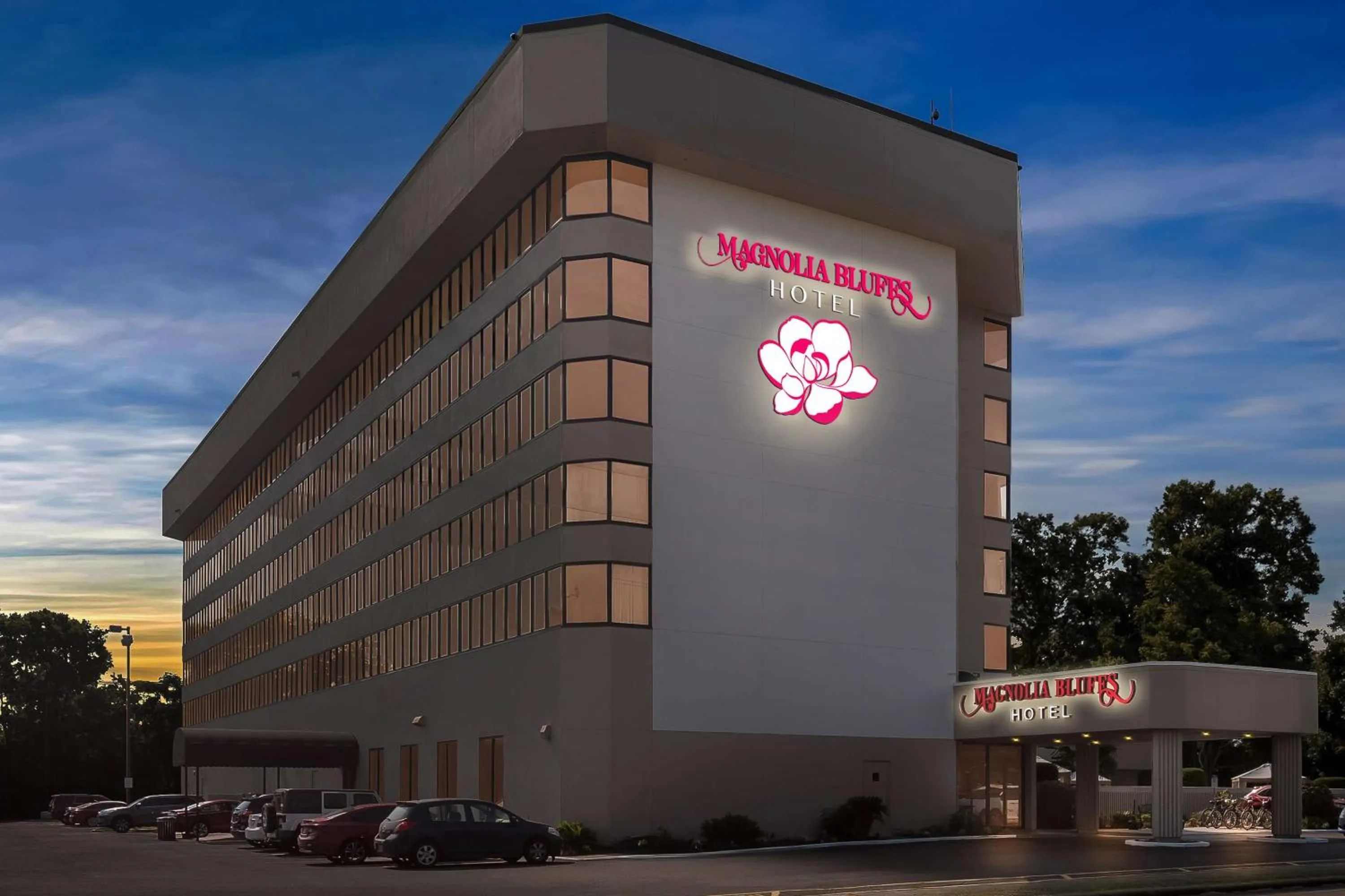 Property building in Magnolia Bluffs, BW Signature Collection