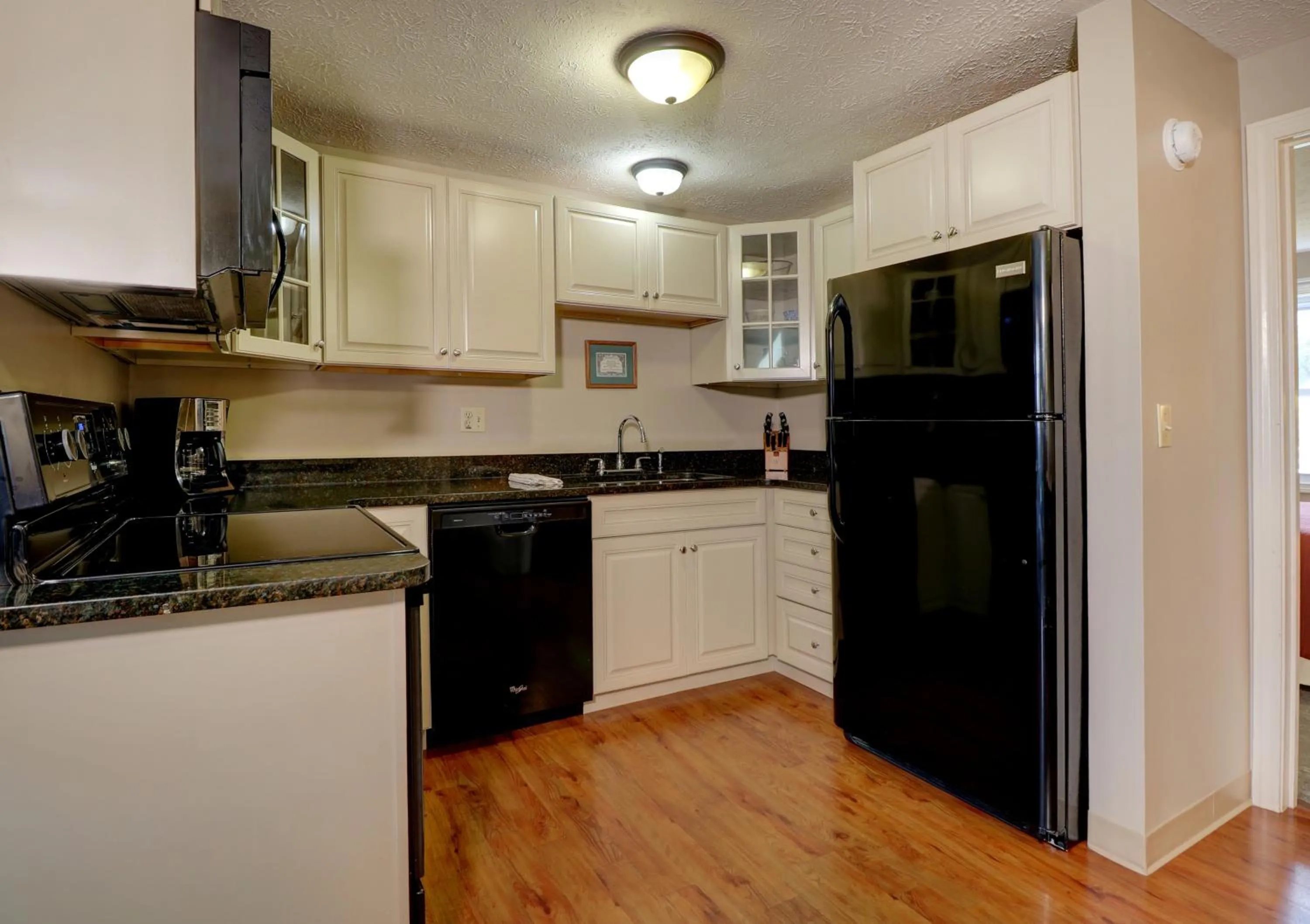 Kitchen or kitchenette in Misty Harbor Resort