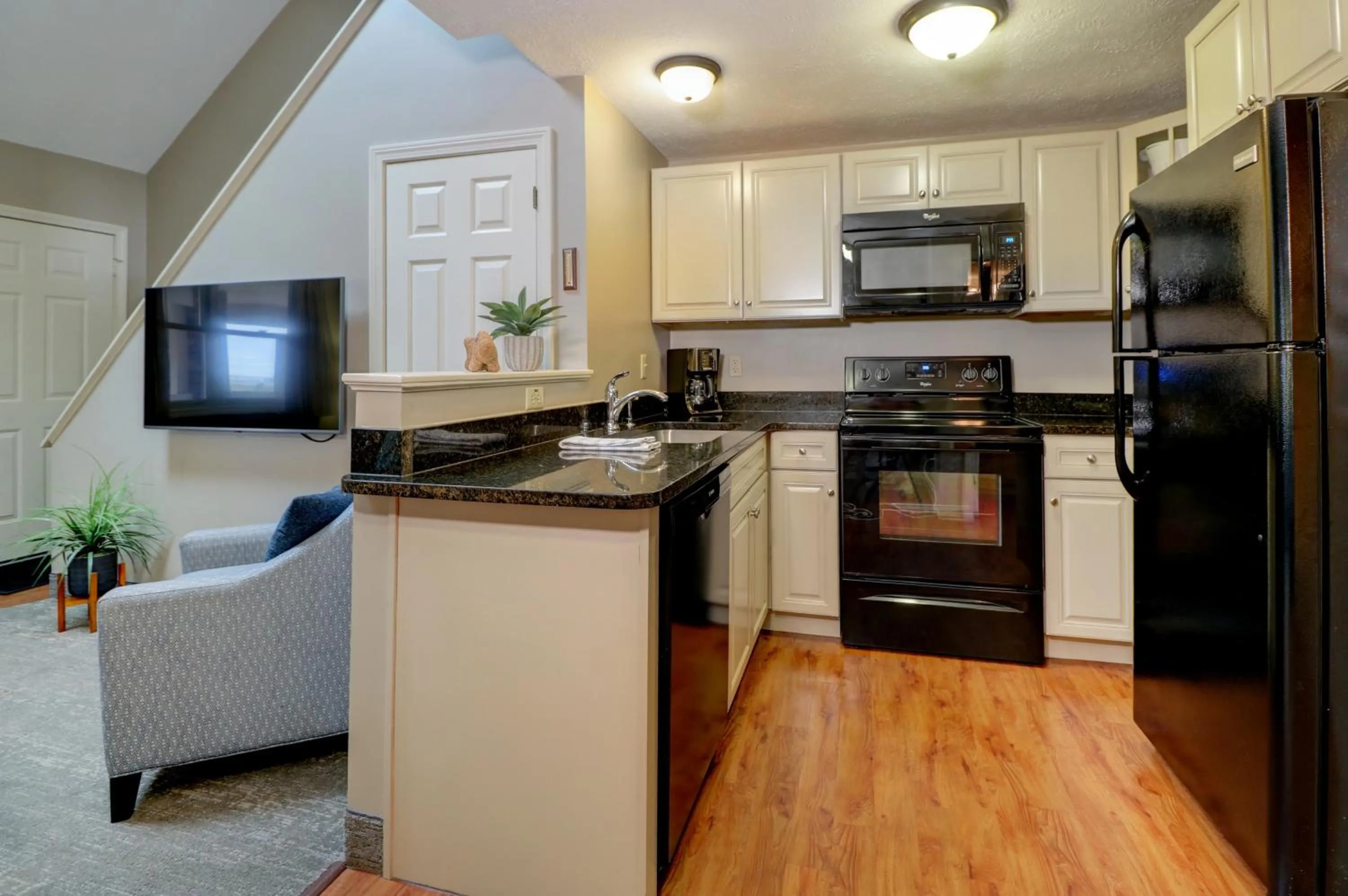 Kitchen or kitchenette in Misty Harbor Resort
