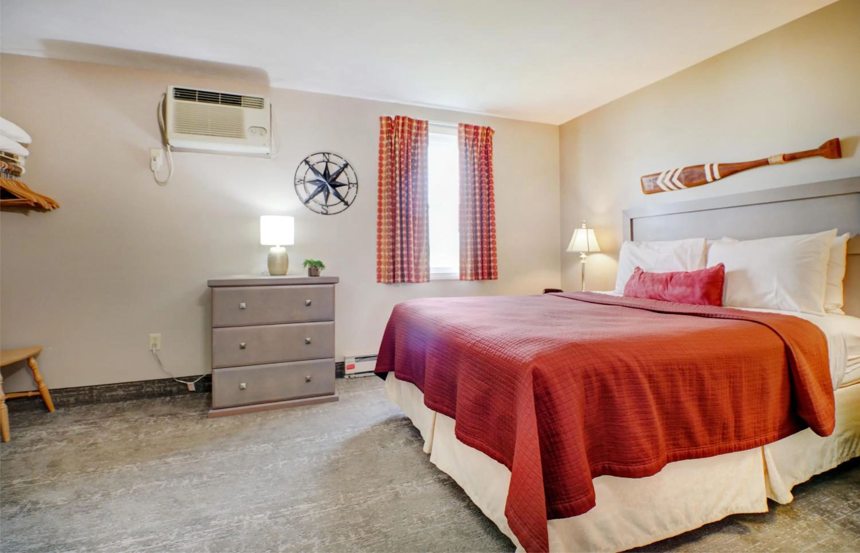 Bedroom, Bed in Misty Harbor Resort