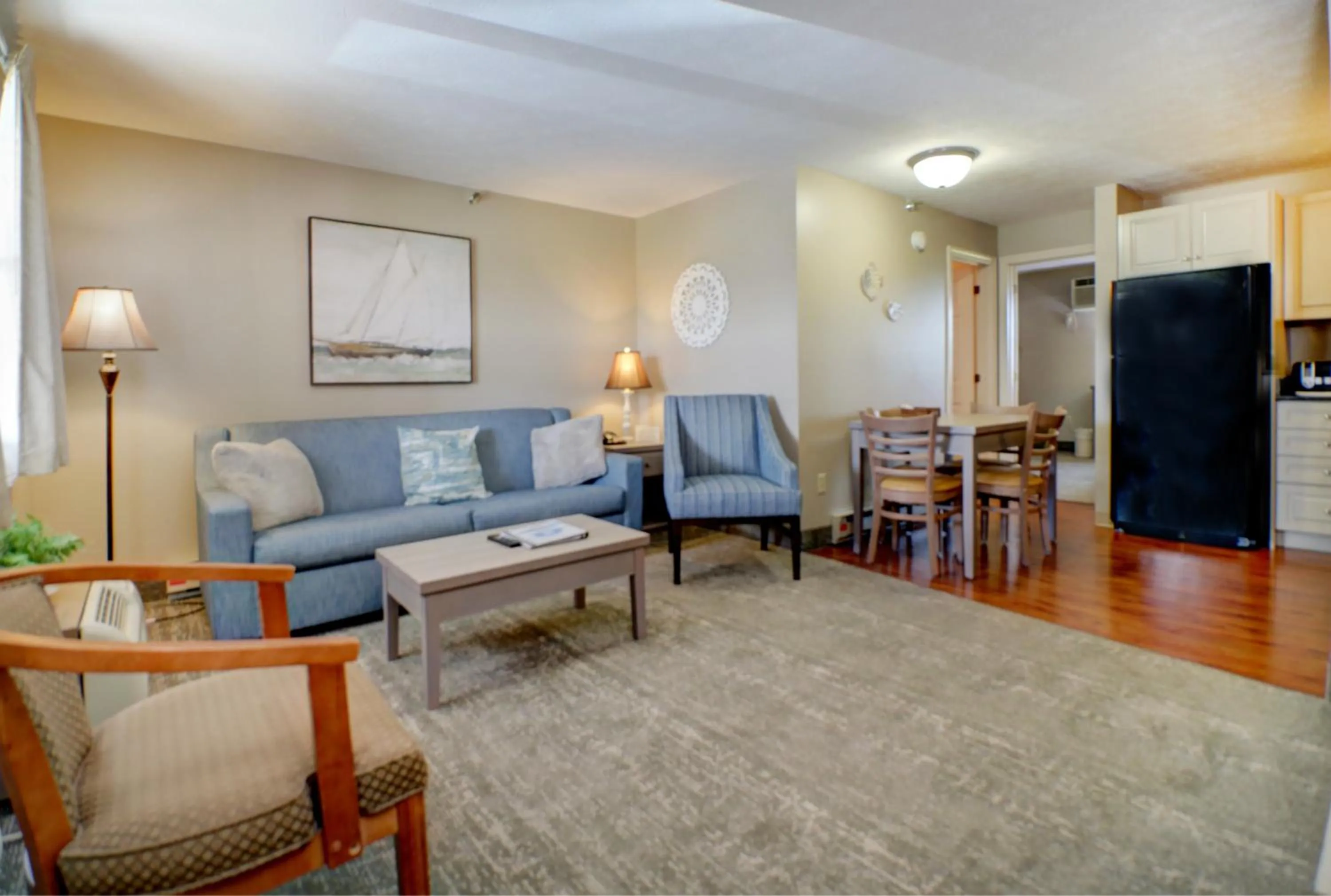 Living room in Misty Harbor Resort
