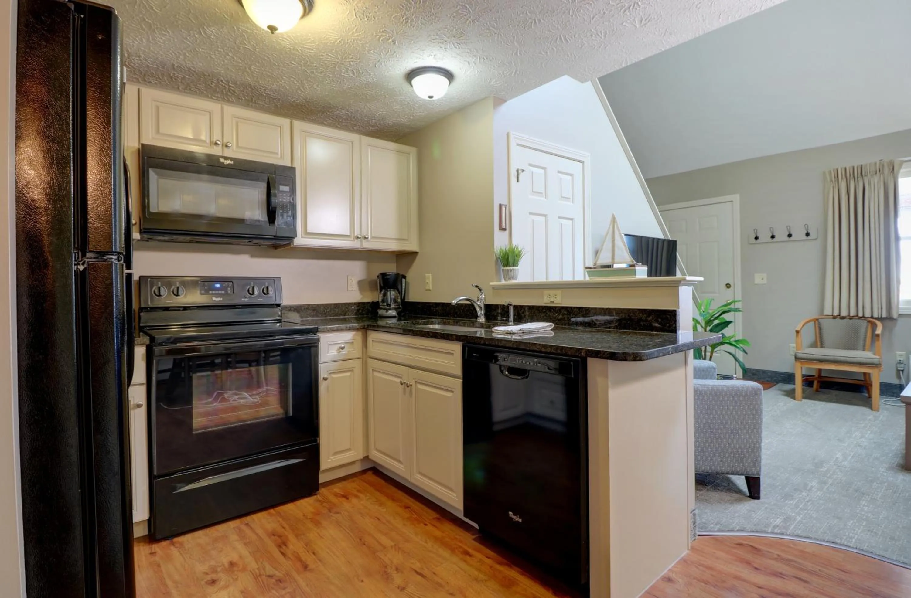 Kitchen or kitchenette in Misty Harbor Resort