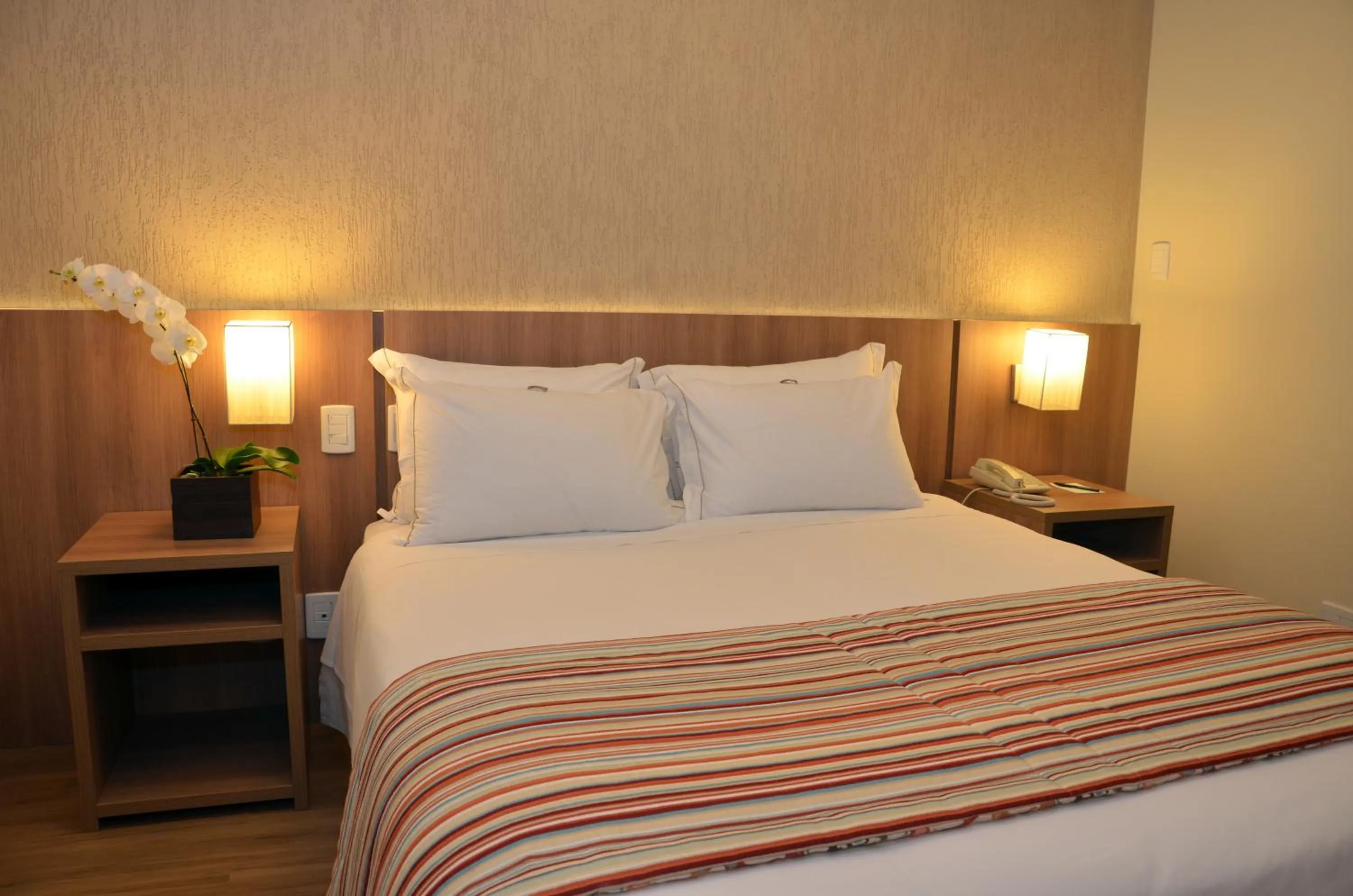 Bedroom, Bed in Blue Tree Towers Millenium Porto Alegre