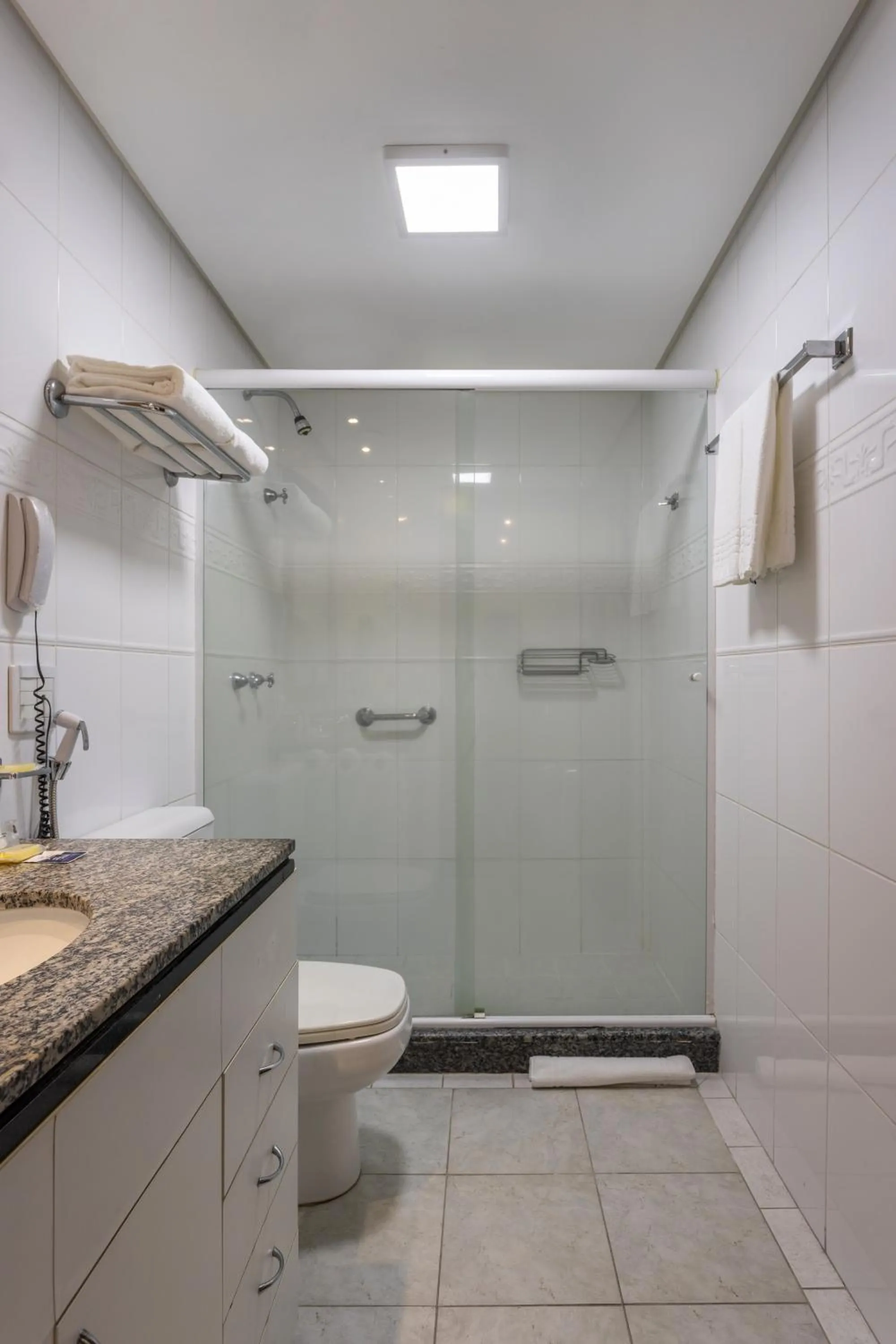 Bathroom in Blue Tree Towers Millenium Porto Alegre