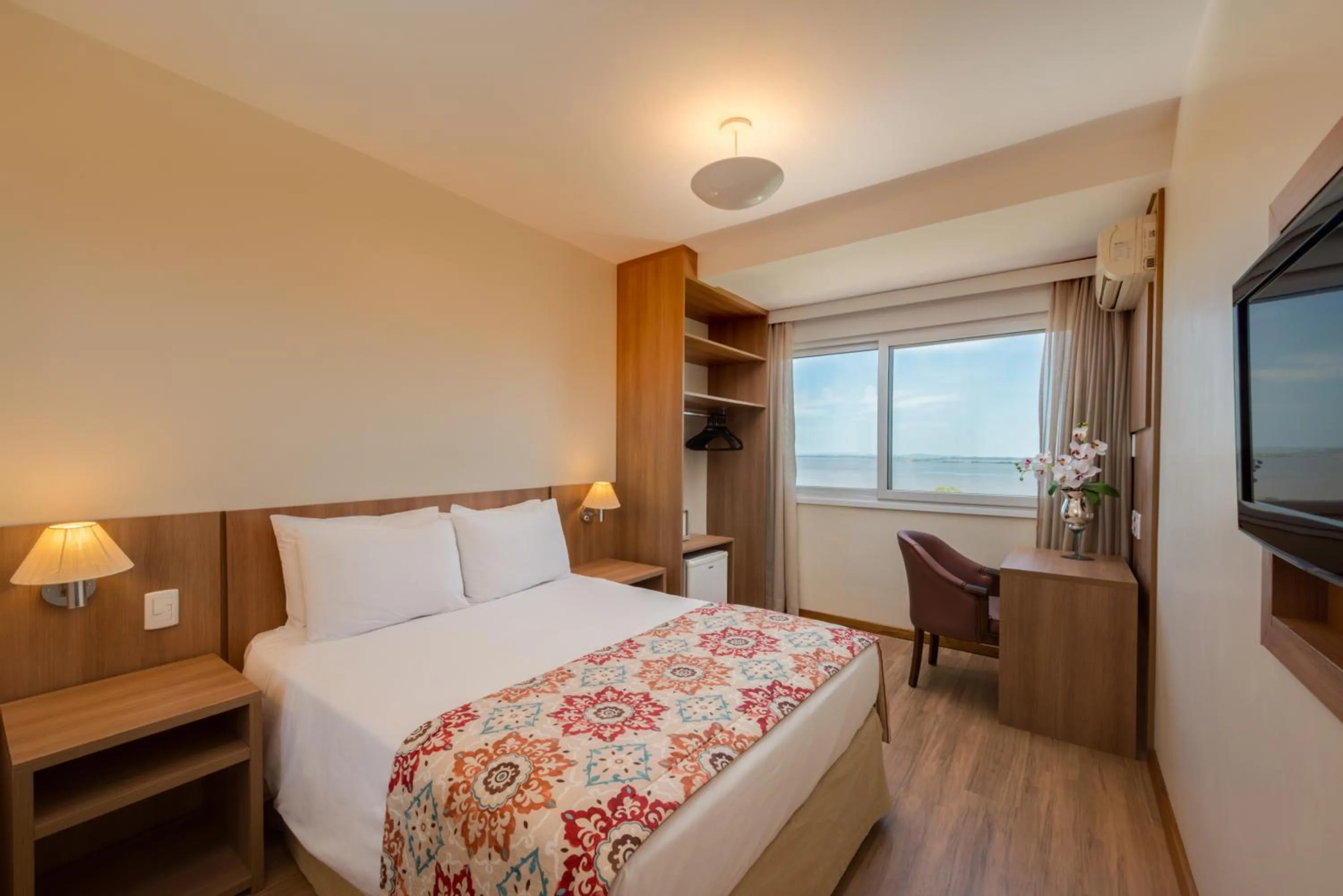 Bedroom, Bed in Blue Tree Towers Millenium Porto Alegre