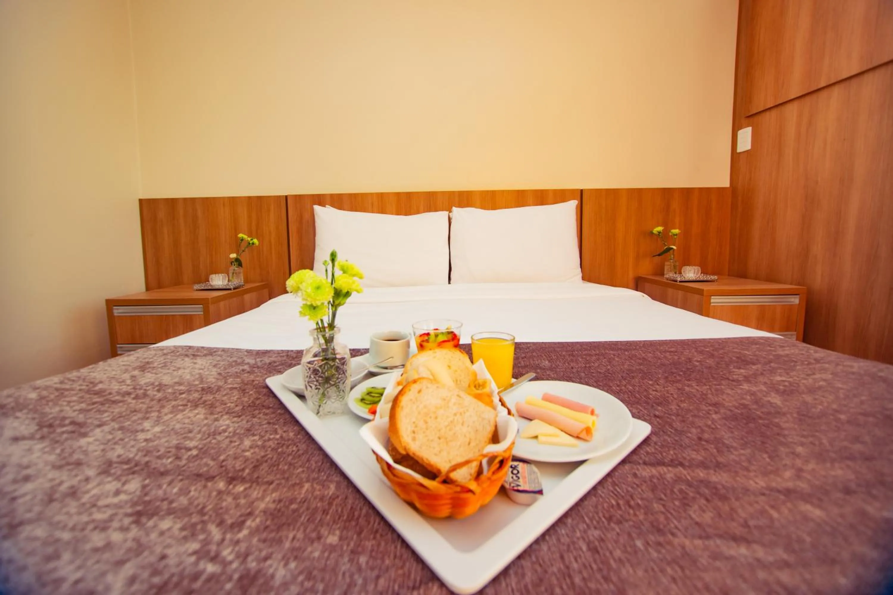 Photo of the whole room, Bed in Blue Tree Towers Millenium Porto Alegre