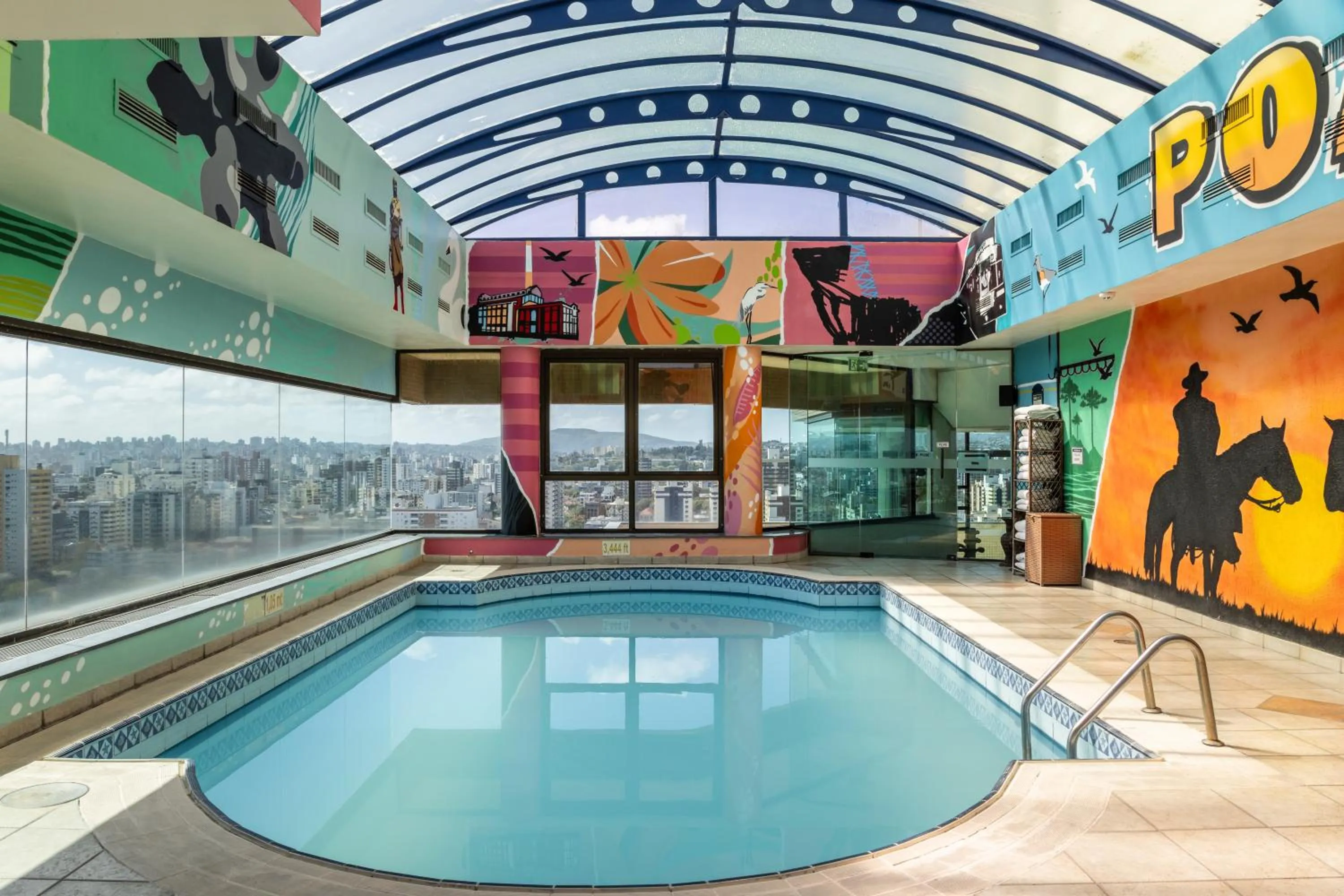 Swimming pool in Blue Tree Towers Millenium Porto Alegre