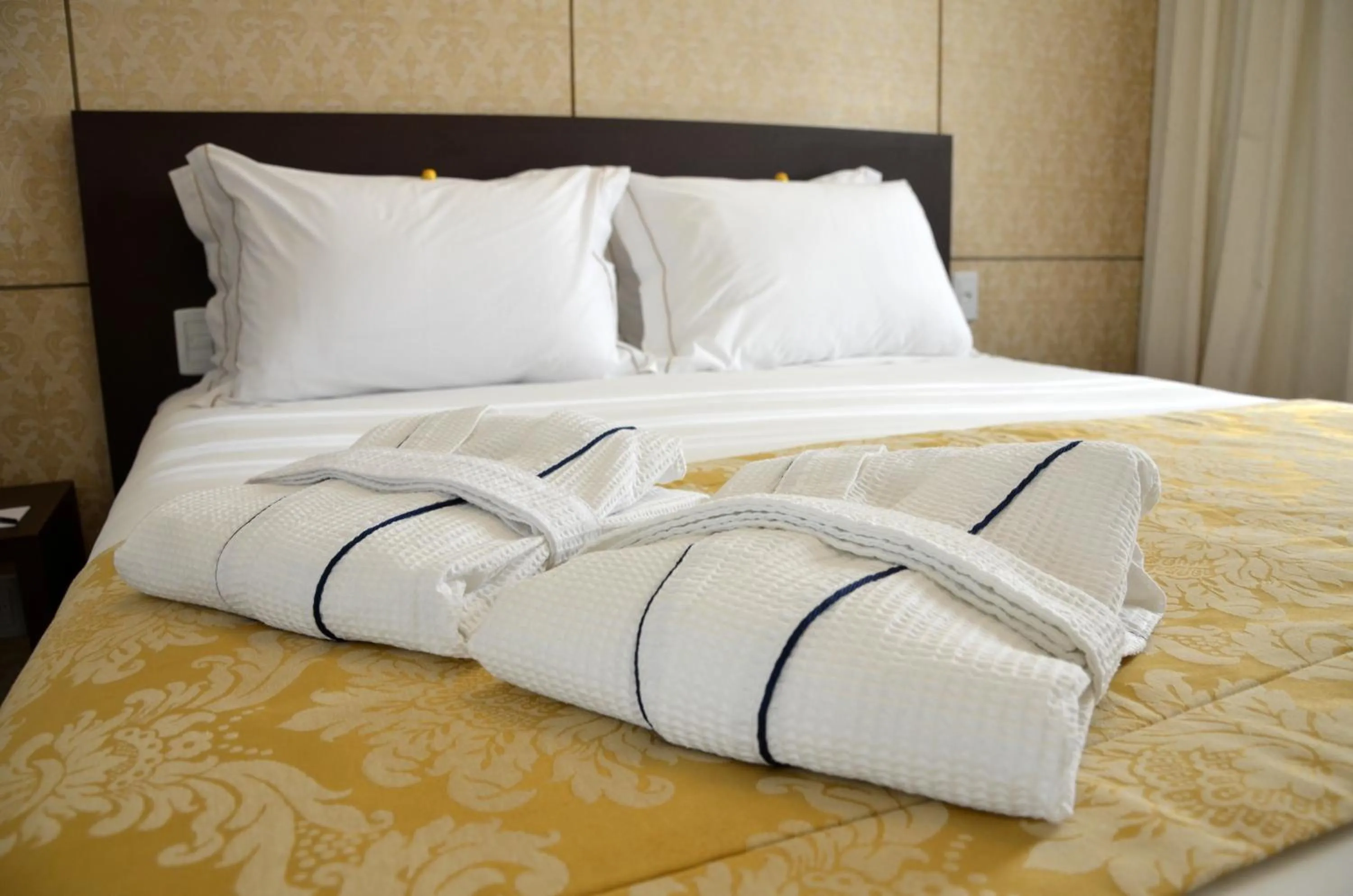 Bedroom, Bed in Blue Tree Towers Millenium Porto Alegre