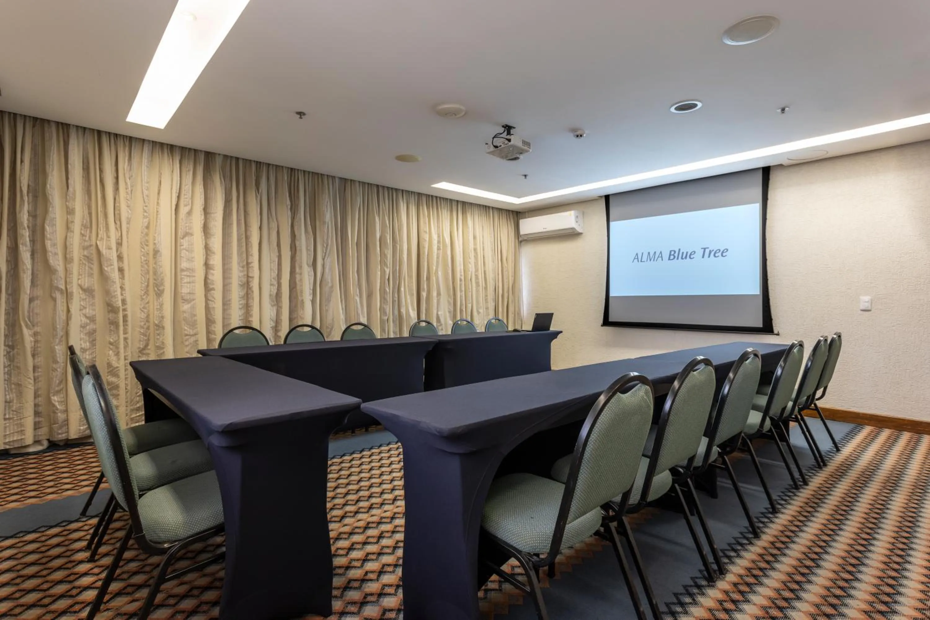 Meeting/conference room in Blue Tree Towers Millenium Porto Alegre