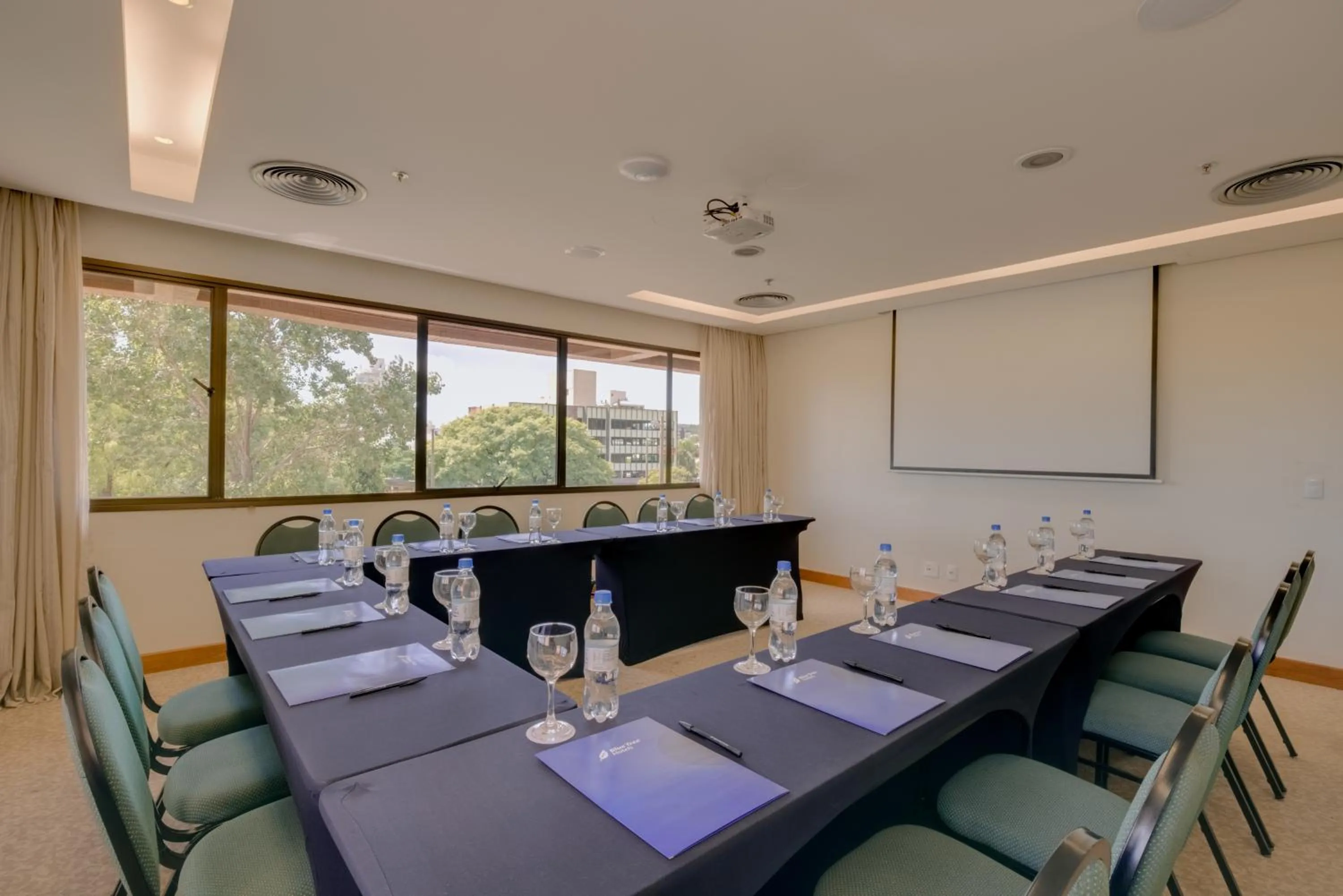 Business facilities in Blue Tree Towers Millenium Porto Alegre