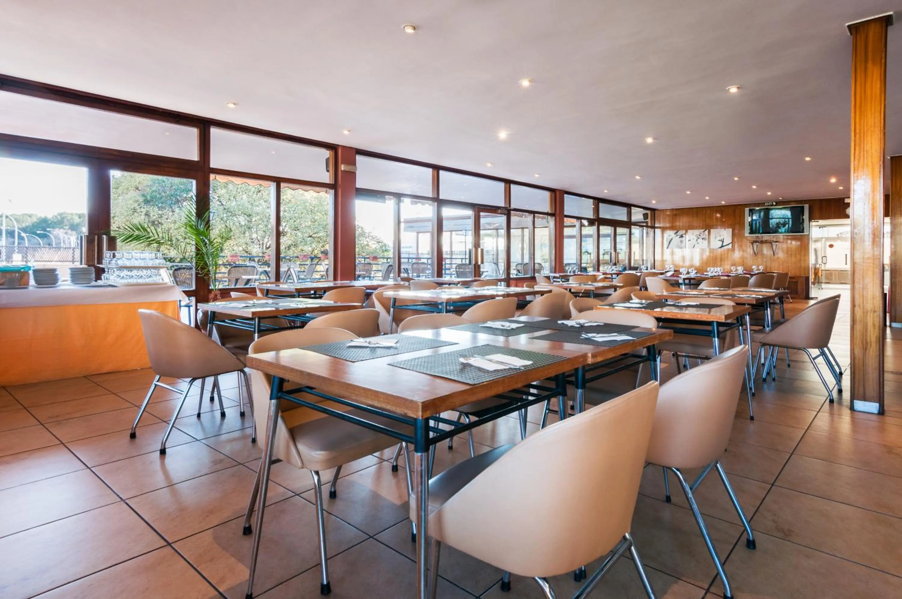 Restaurant/places to eat in Hotel Los Olivos