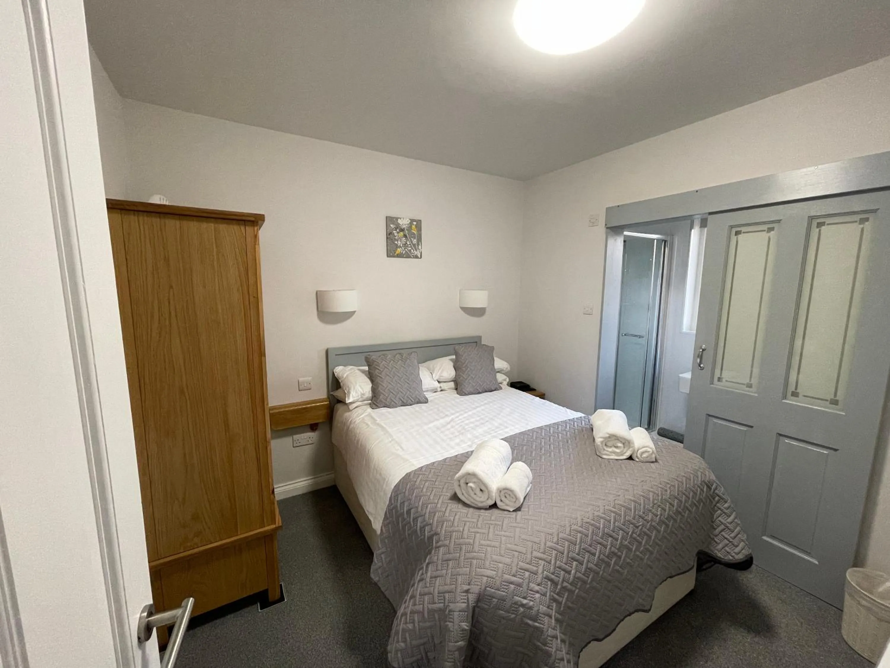 Bedroom, Bed in Quaysiders Lakes Resort - Quaysiders Club