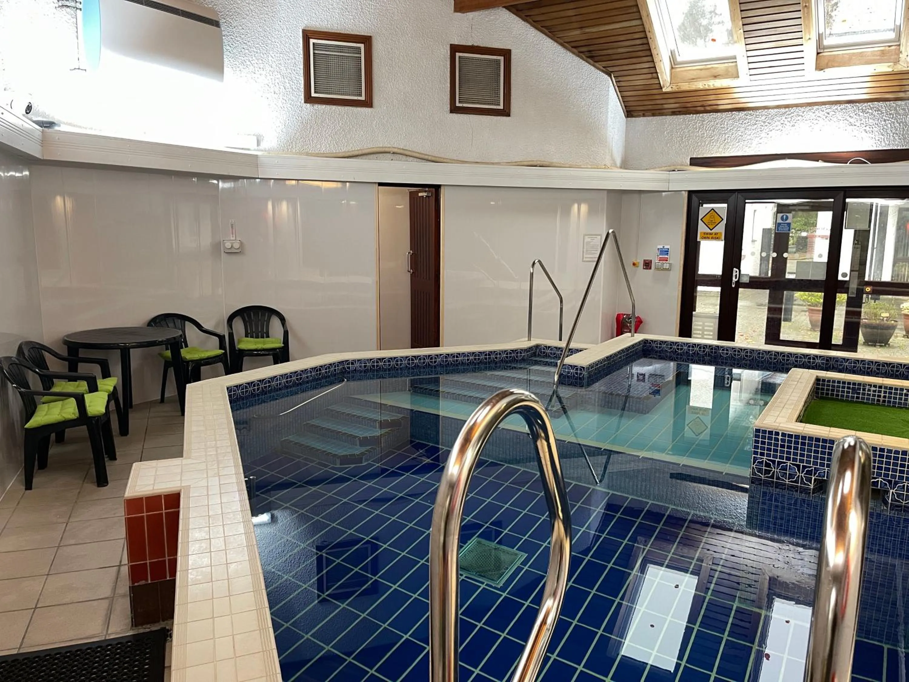 Swimming pool in Quaysiders Lakes Resort - Quaysiders Club