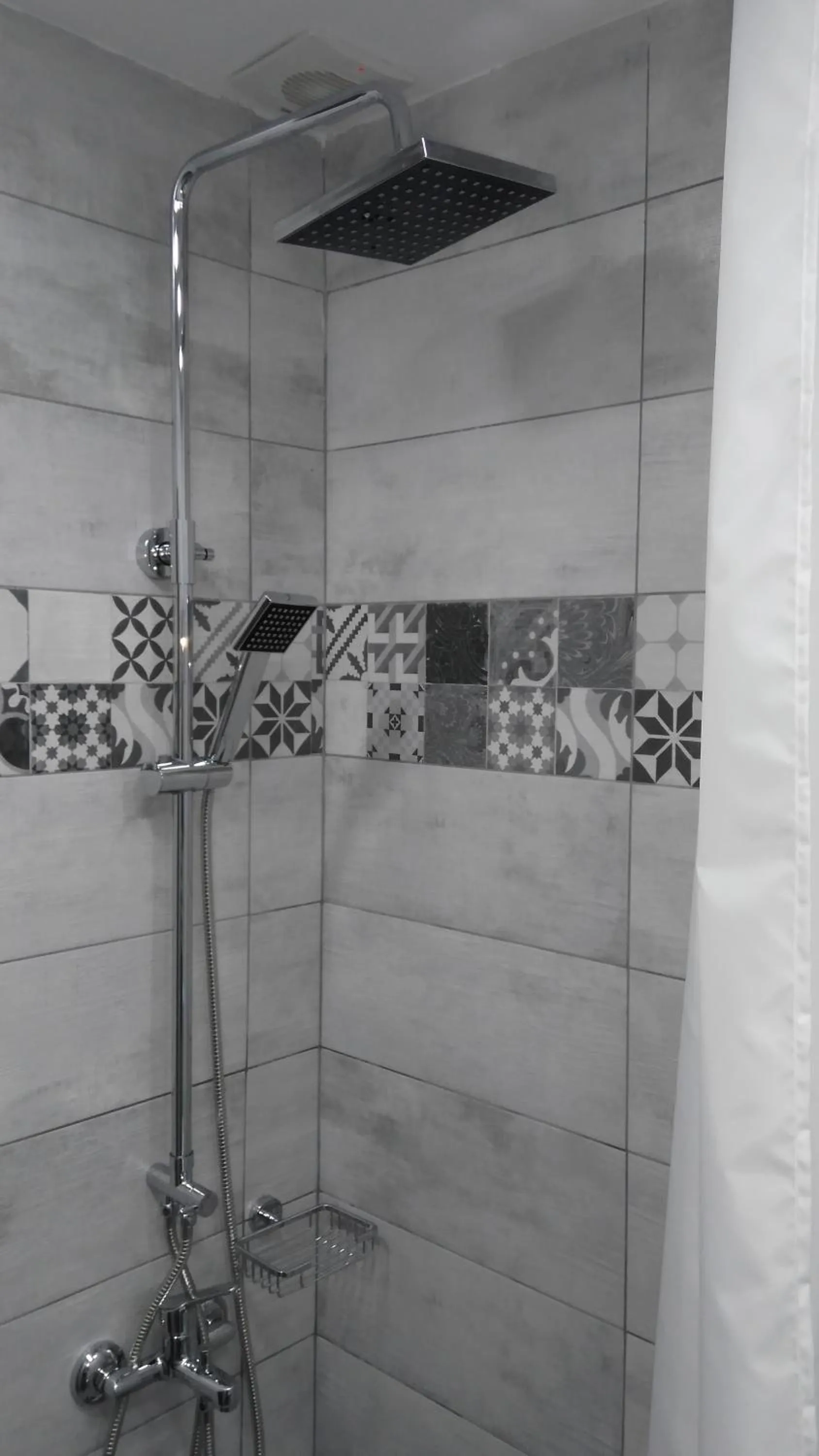 Shower in Prosforio