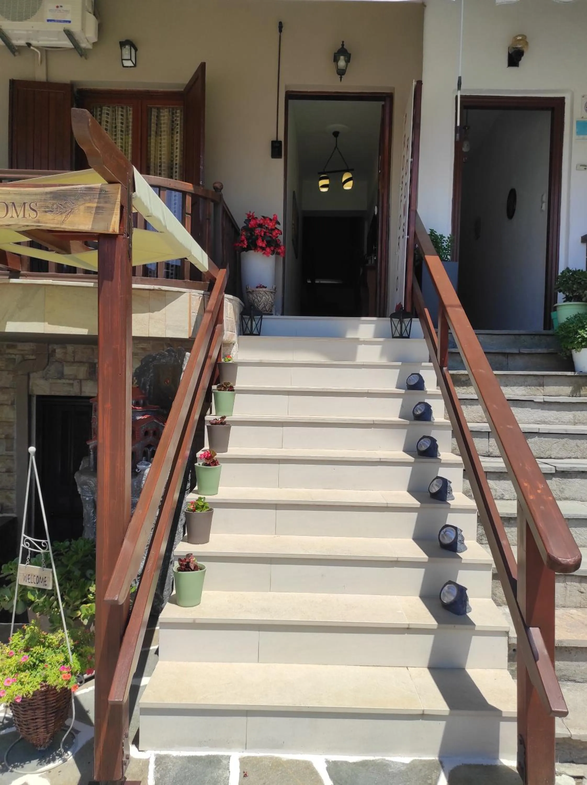 Facade/entrance in Prosforio