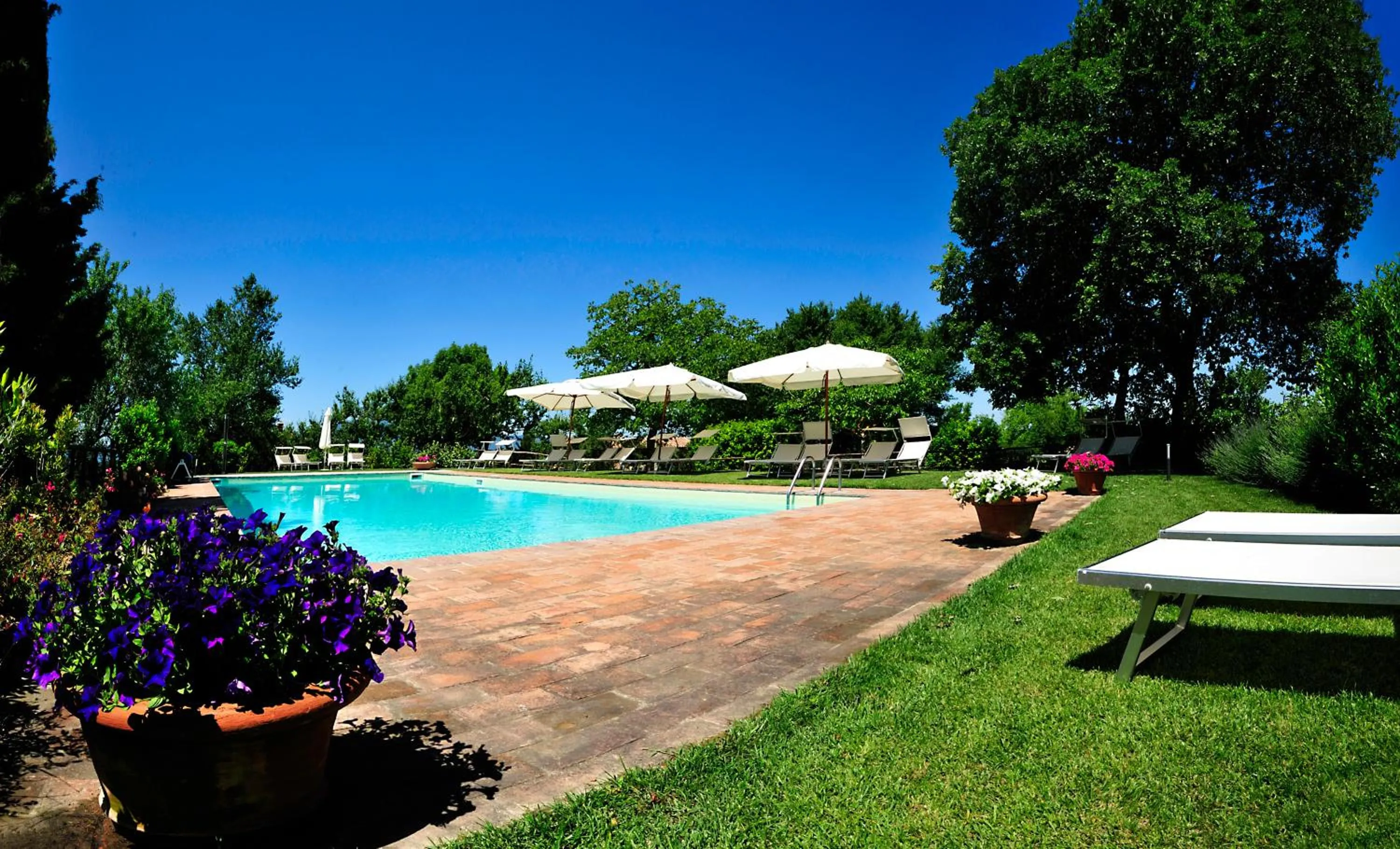 Swimming pool in Borgo Fastelli