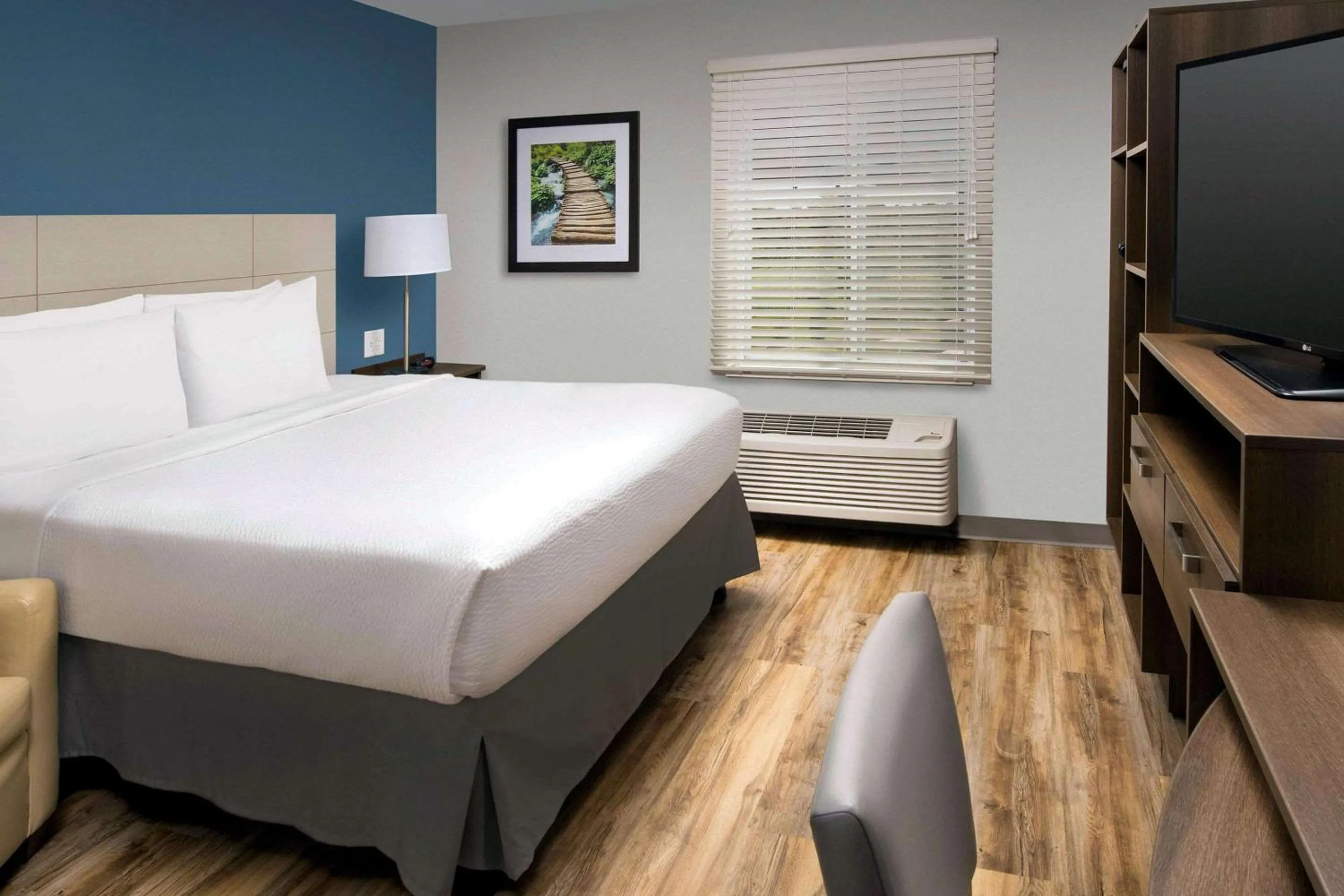 Photo of the whole room, Bed in WoodSpring Suites South Plainfield