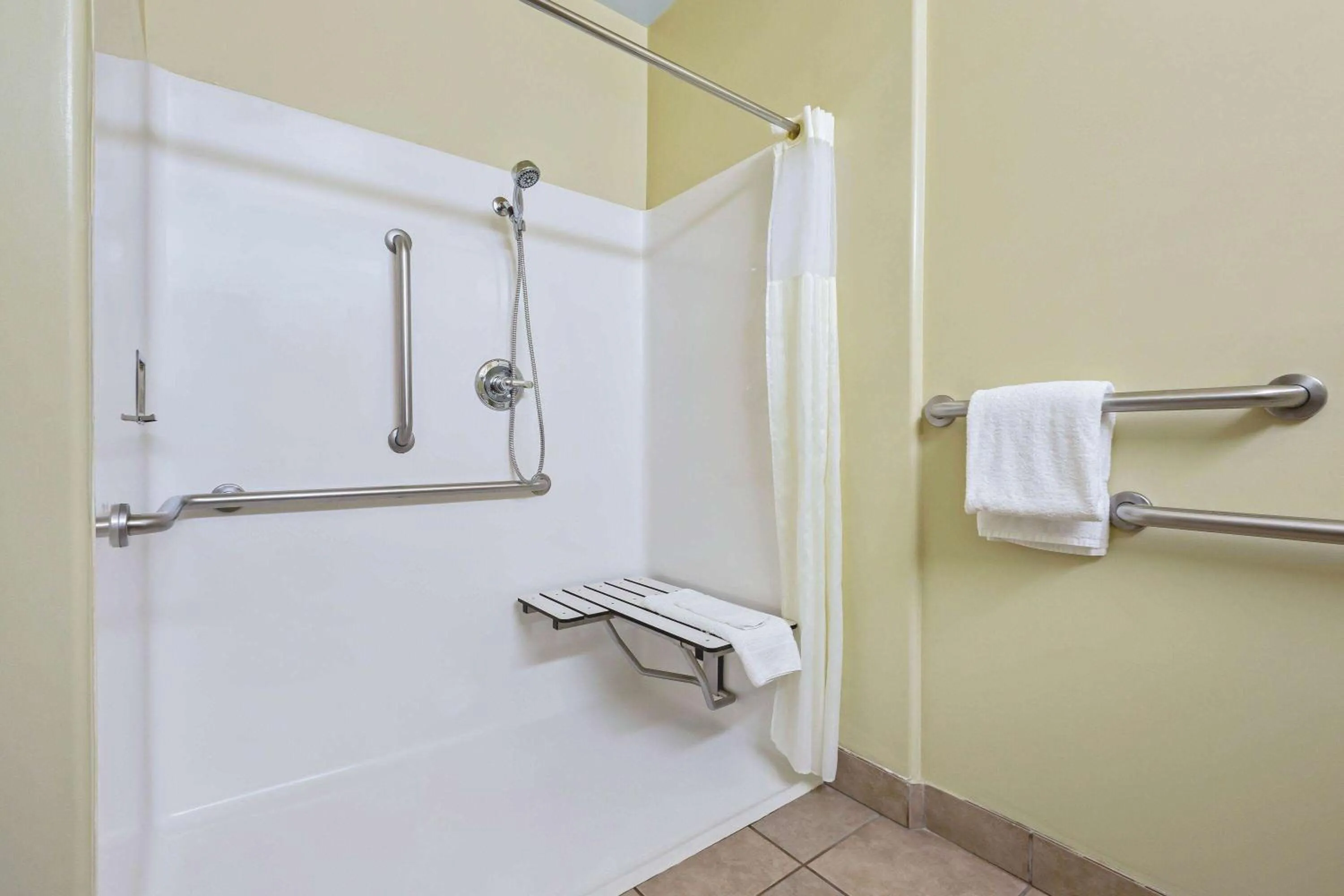 Shower in La Quinta by Wyndham Moreno Valley