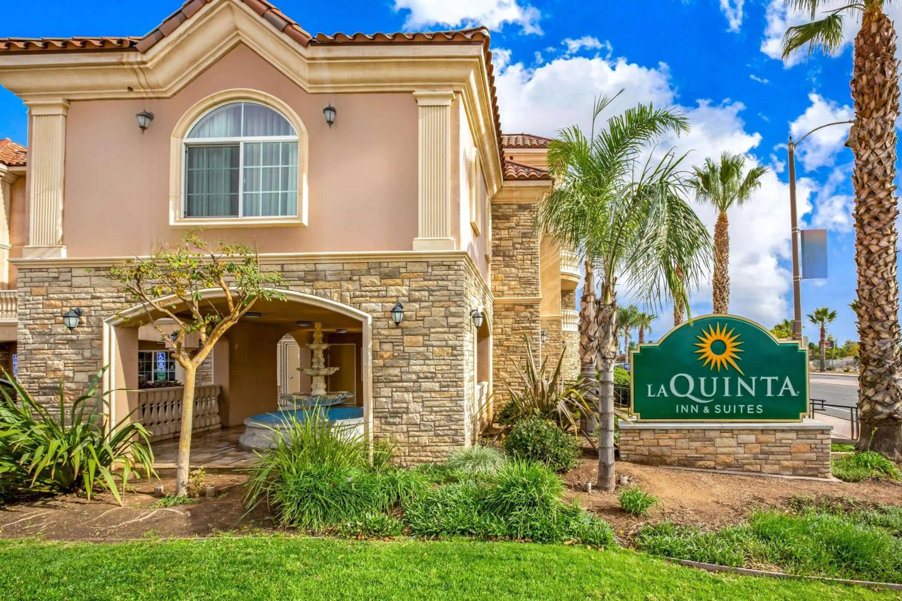 Property building in La Quinta by Wyndham Moreno Valley