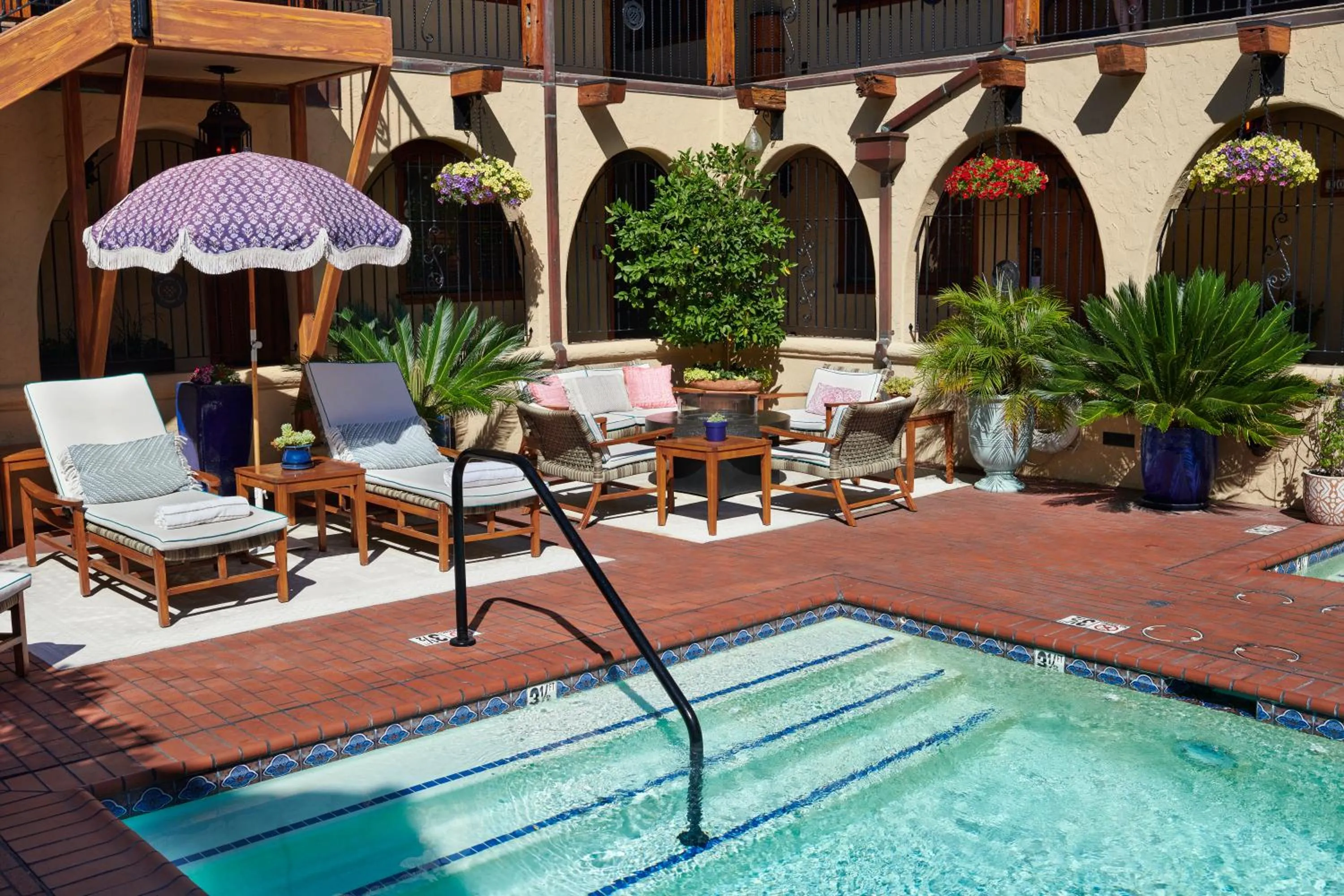Swimming pool in Rancho Caymus Inn