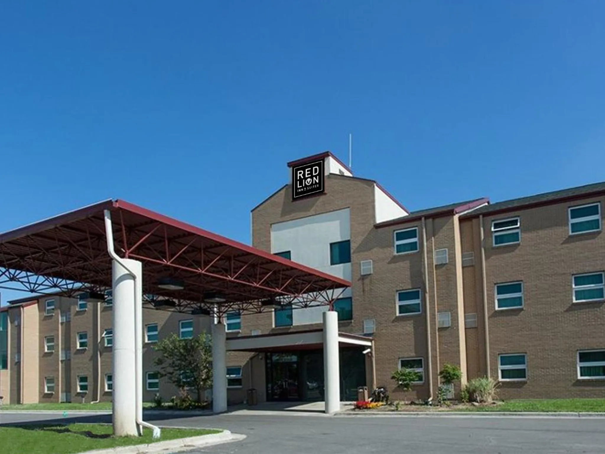 Facade/entrance in Travelodge by Wyndham Romulus Detroit Airport