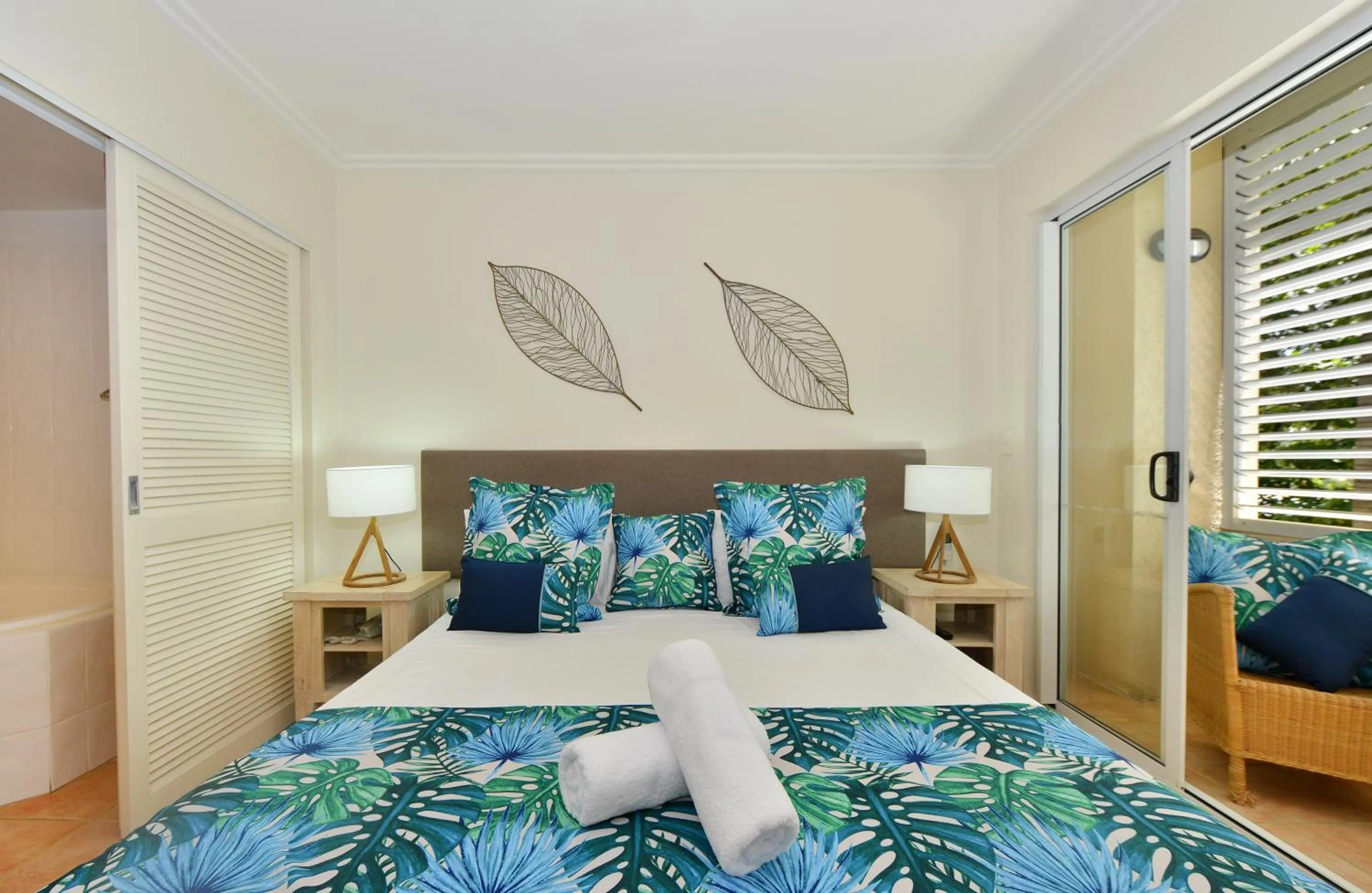 Bed in Cayman Villas Port Douglas