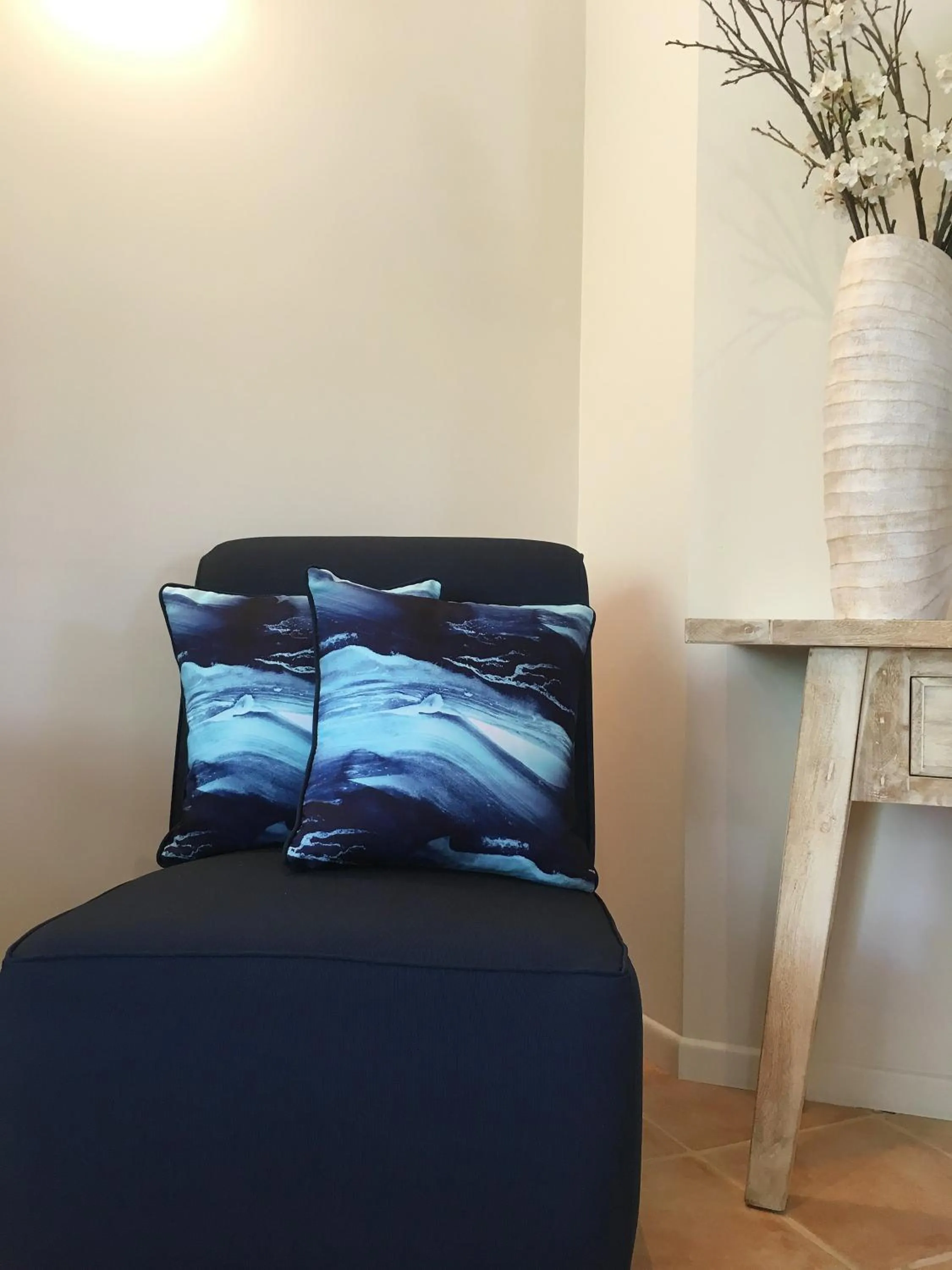 Living room in Cayman Villas Port Douglas
