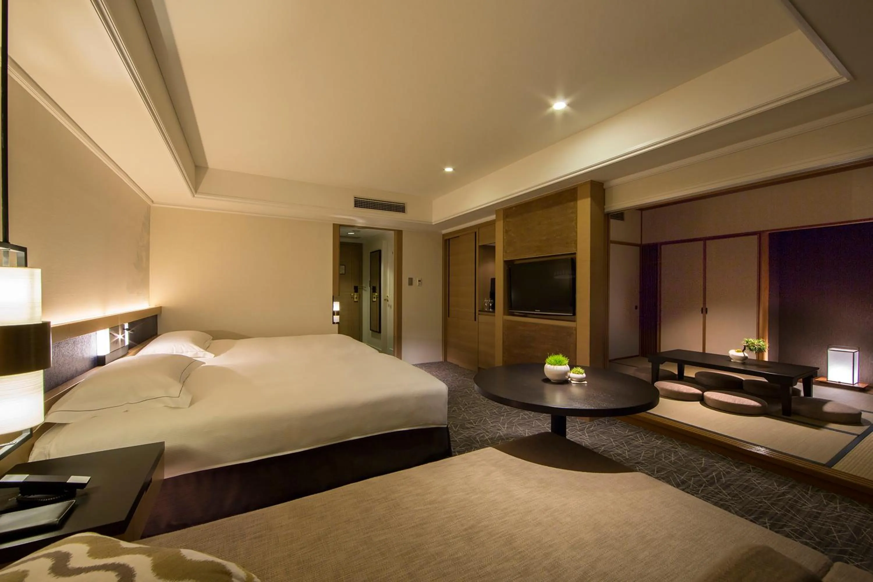 Photo of the whole room, Bed in Hilton Odawara Resort & Spa