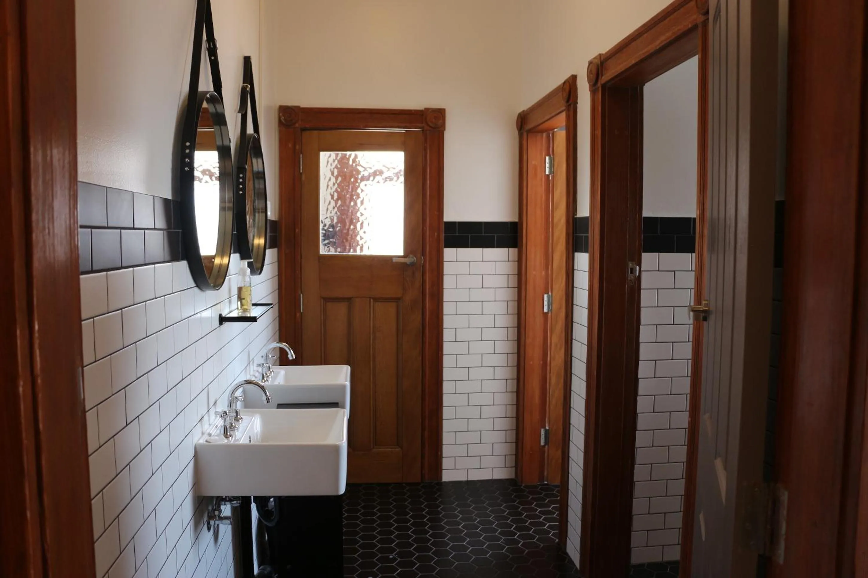 Bathroom in Guildford Hotel