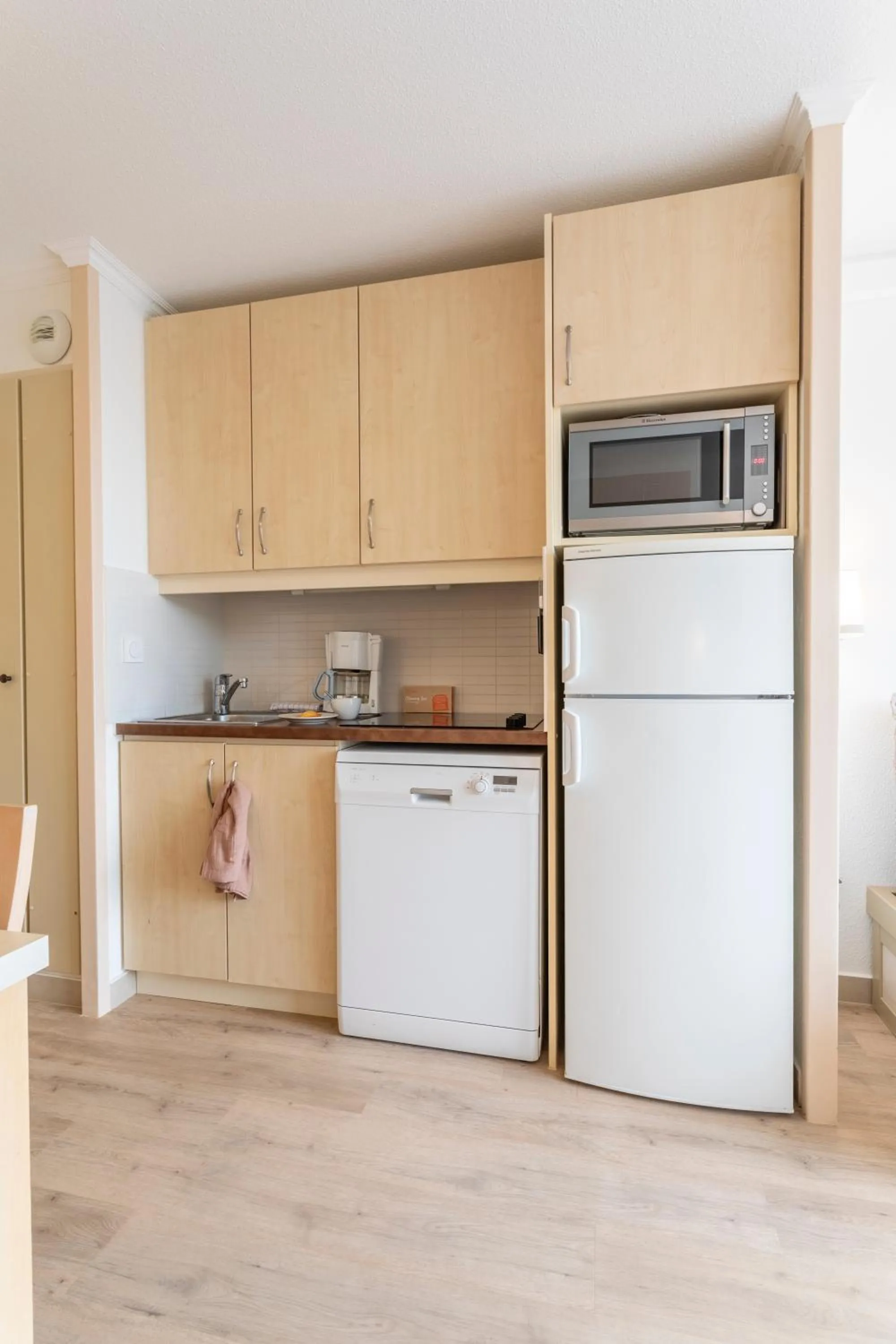 Kitchen or kitchenette in Résidence Pierre & Vacances L’Anse De Pramousquier